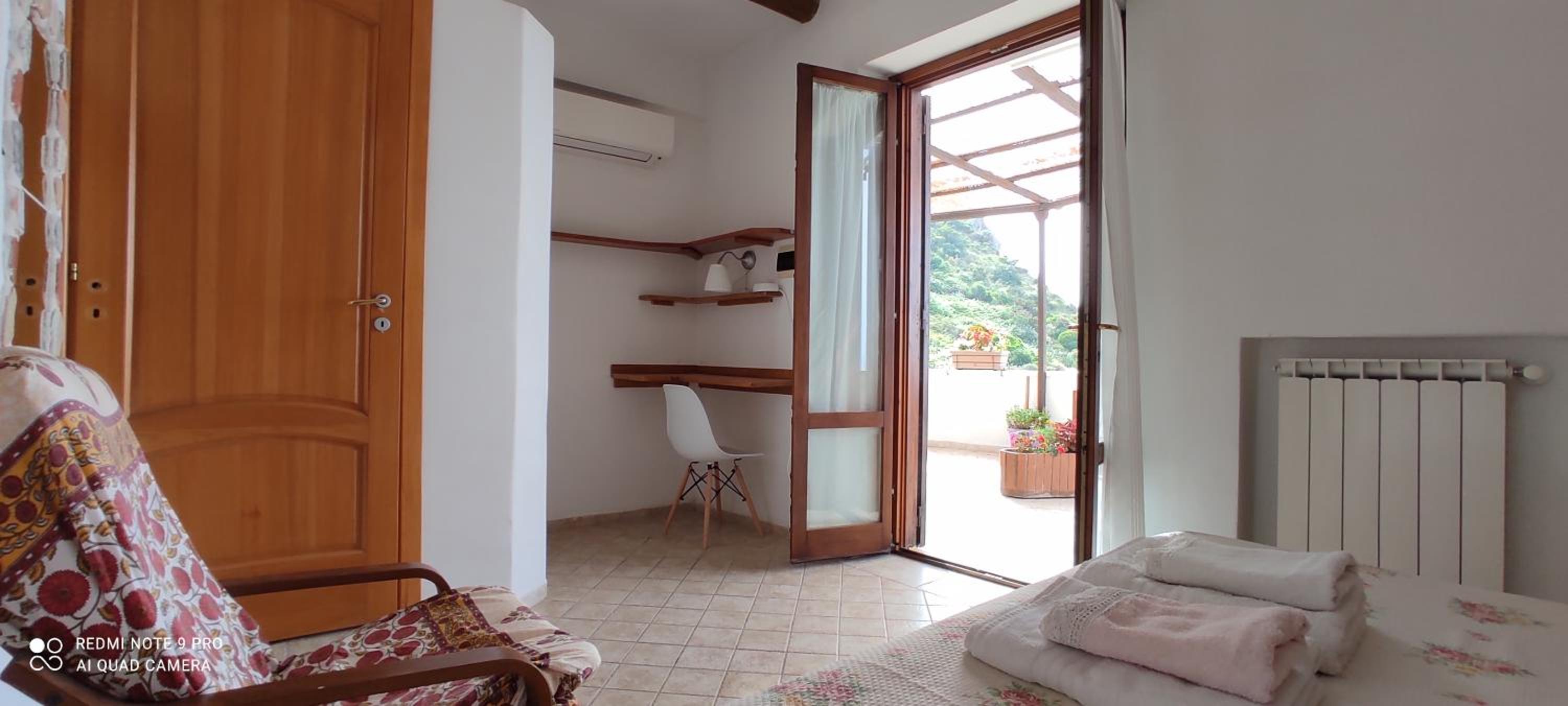 Double Room with Balcony and Sea View photo 3