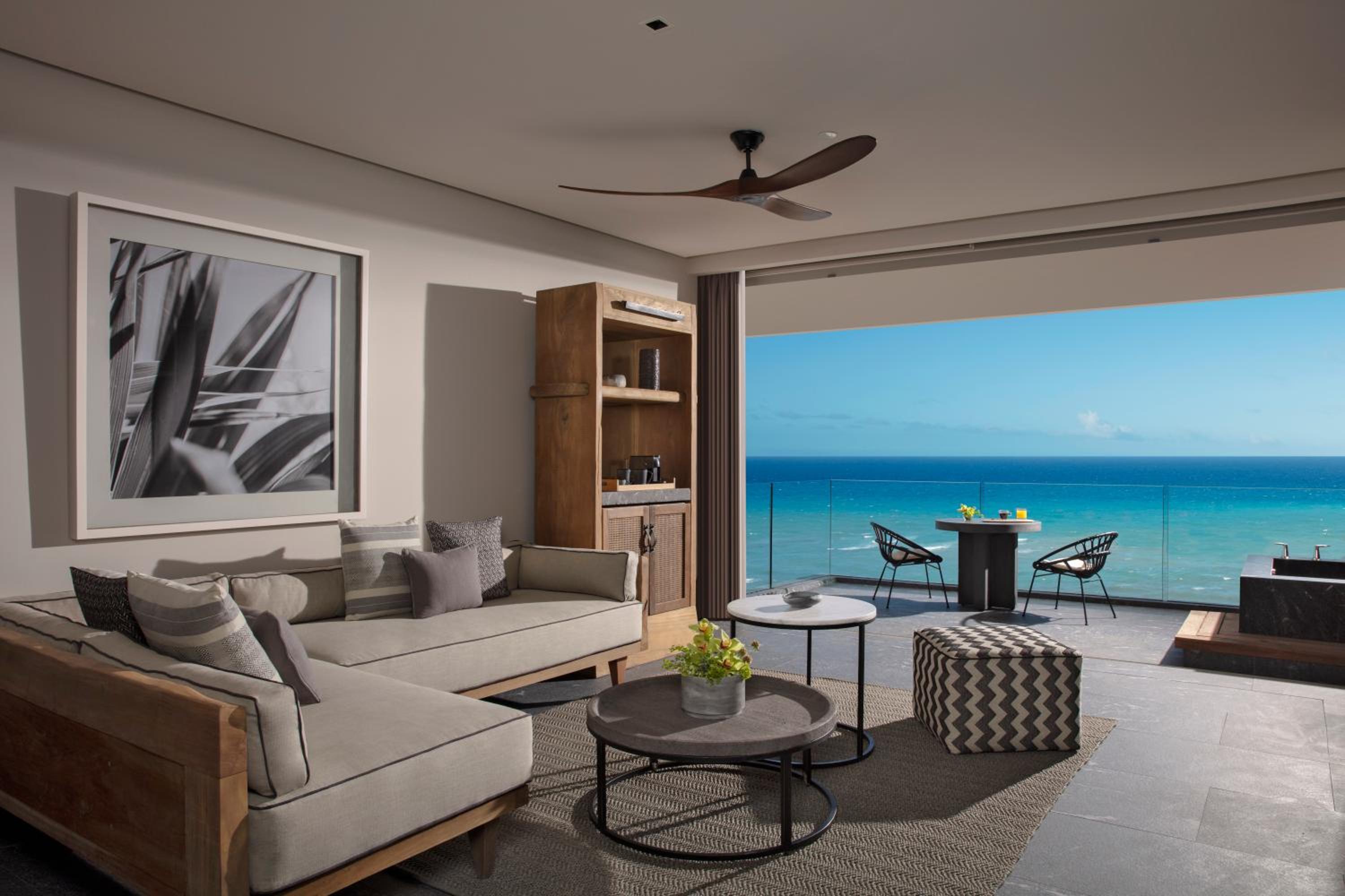 Preferred Club Junior Suite Swim Out King Tropical View