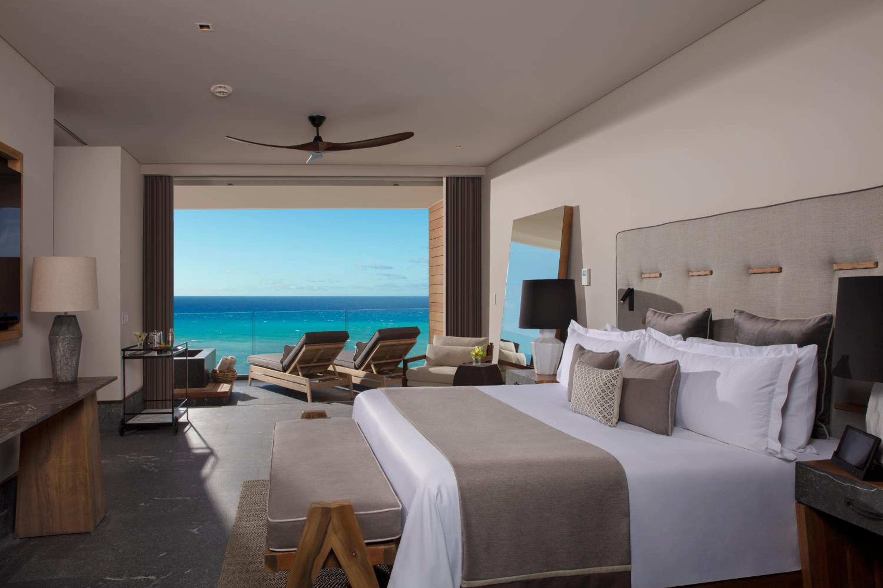 Preferred Club Junior Suite Swim Out King Tropical View