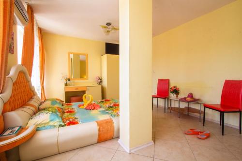 Family Room with Side Sea View photo 2