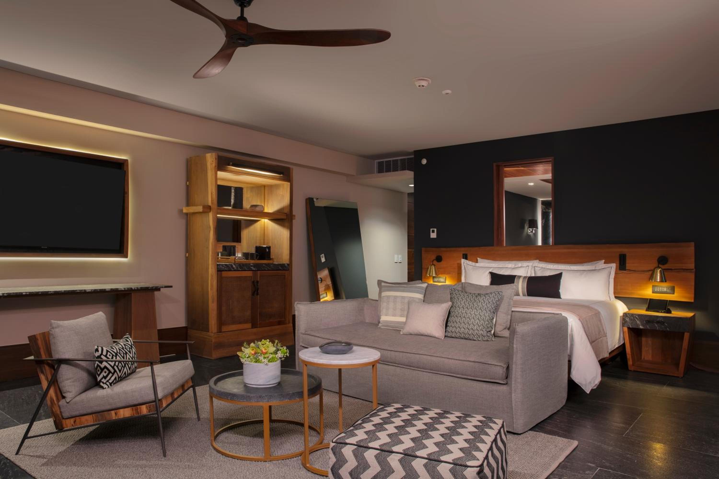 Preferred Club Paramount Suites Ocean View King - Photo 1