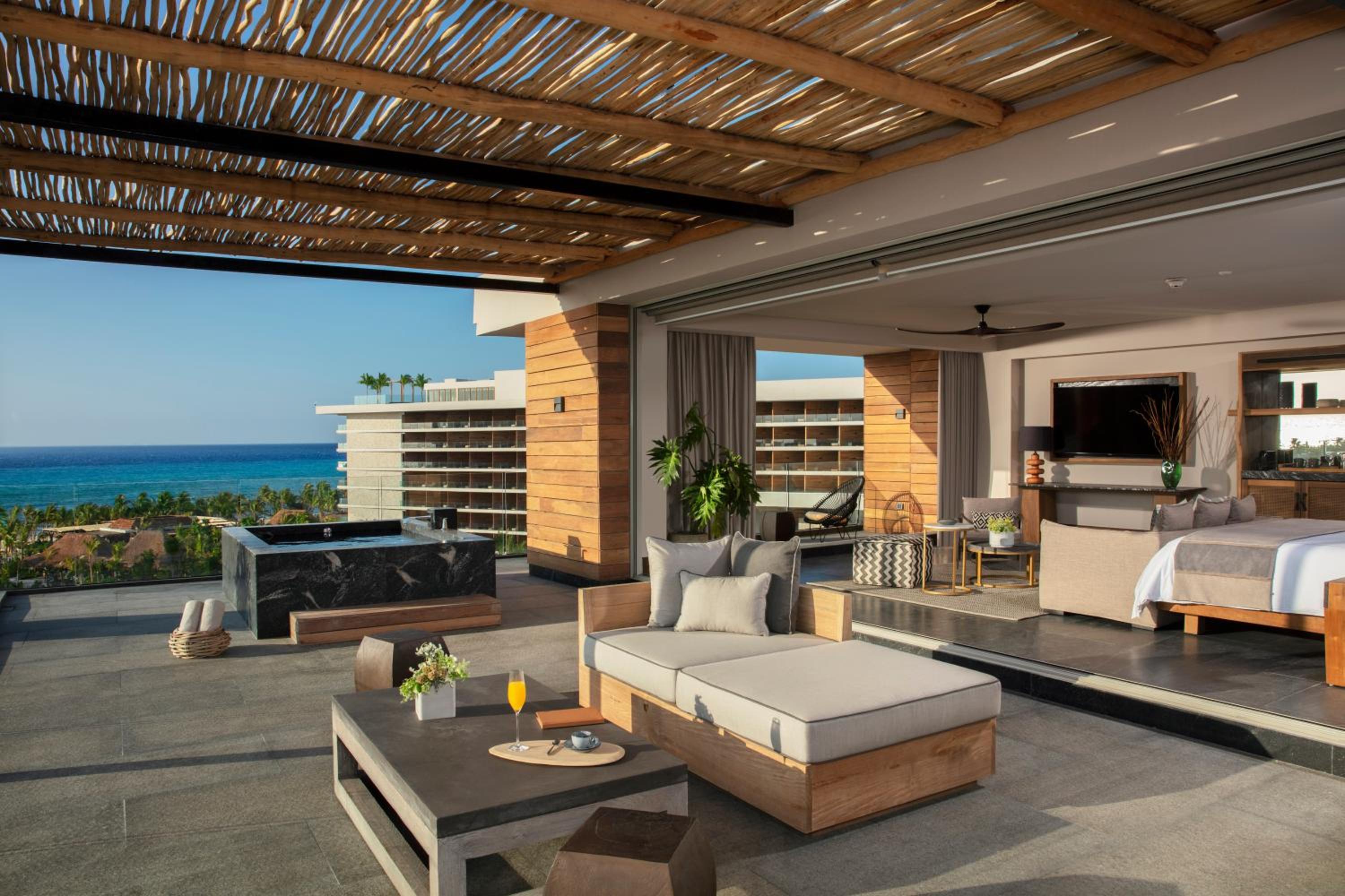 Preferred Club Paramount Suites Ocean View King - Photo 4