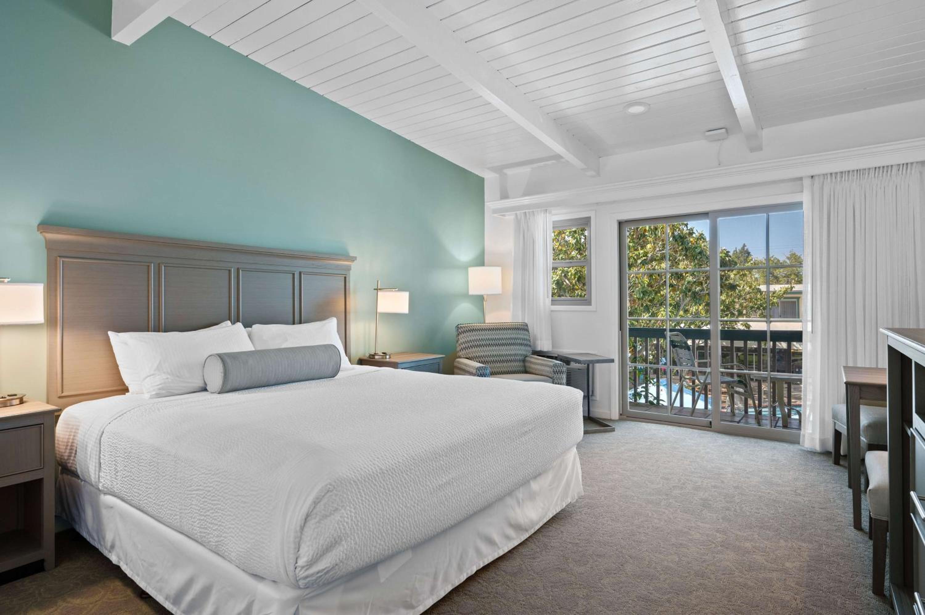 King Room - Non Smoking - Photo 4