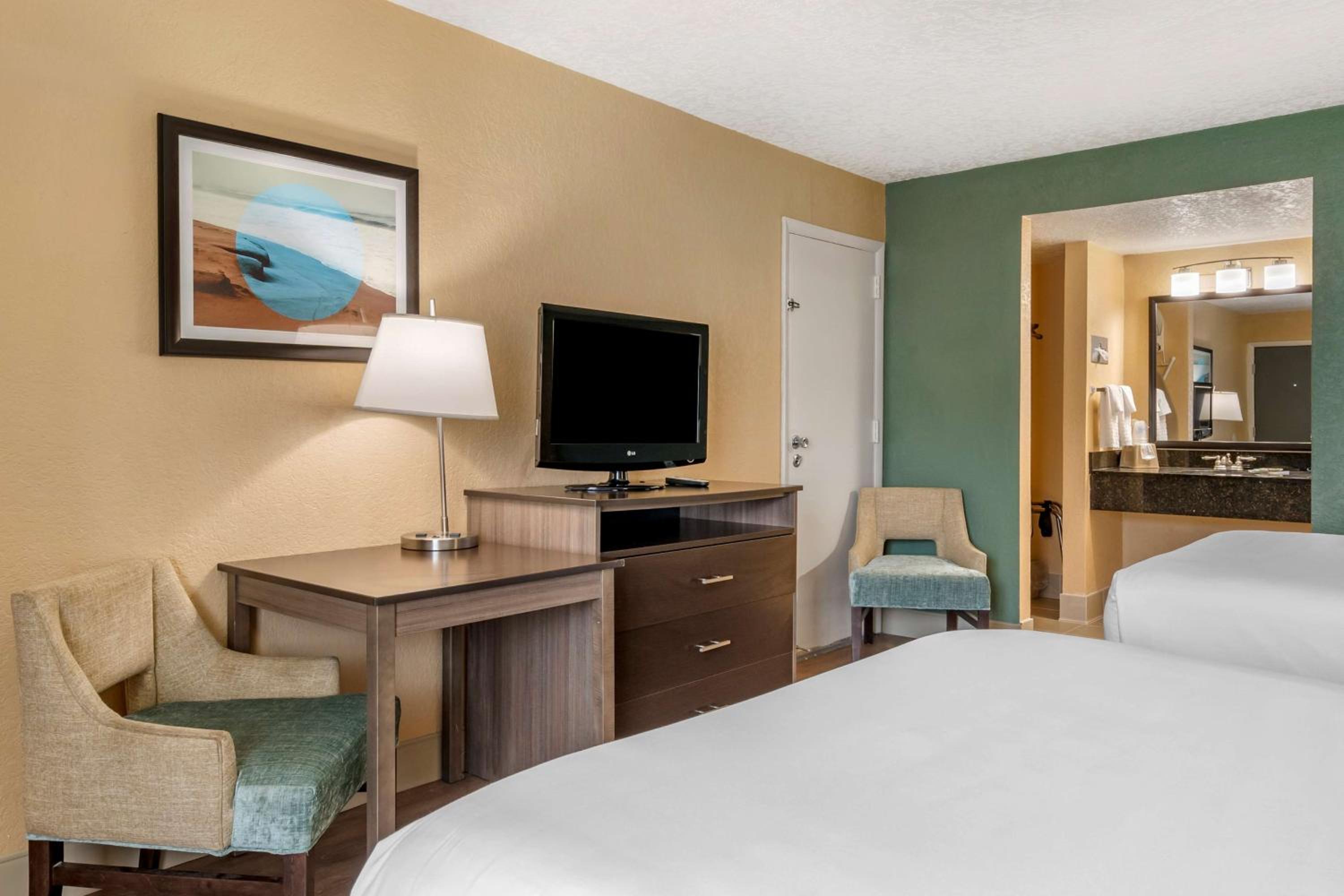 Double Room with Two Double Beds - Smoking - Photo 5