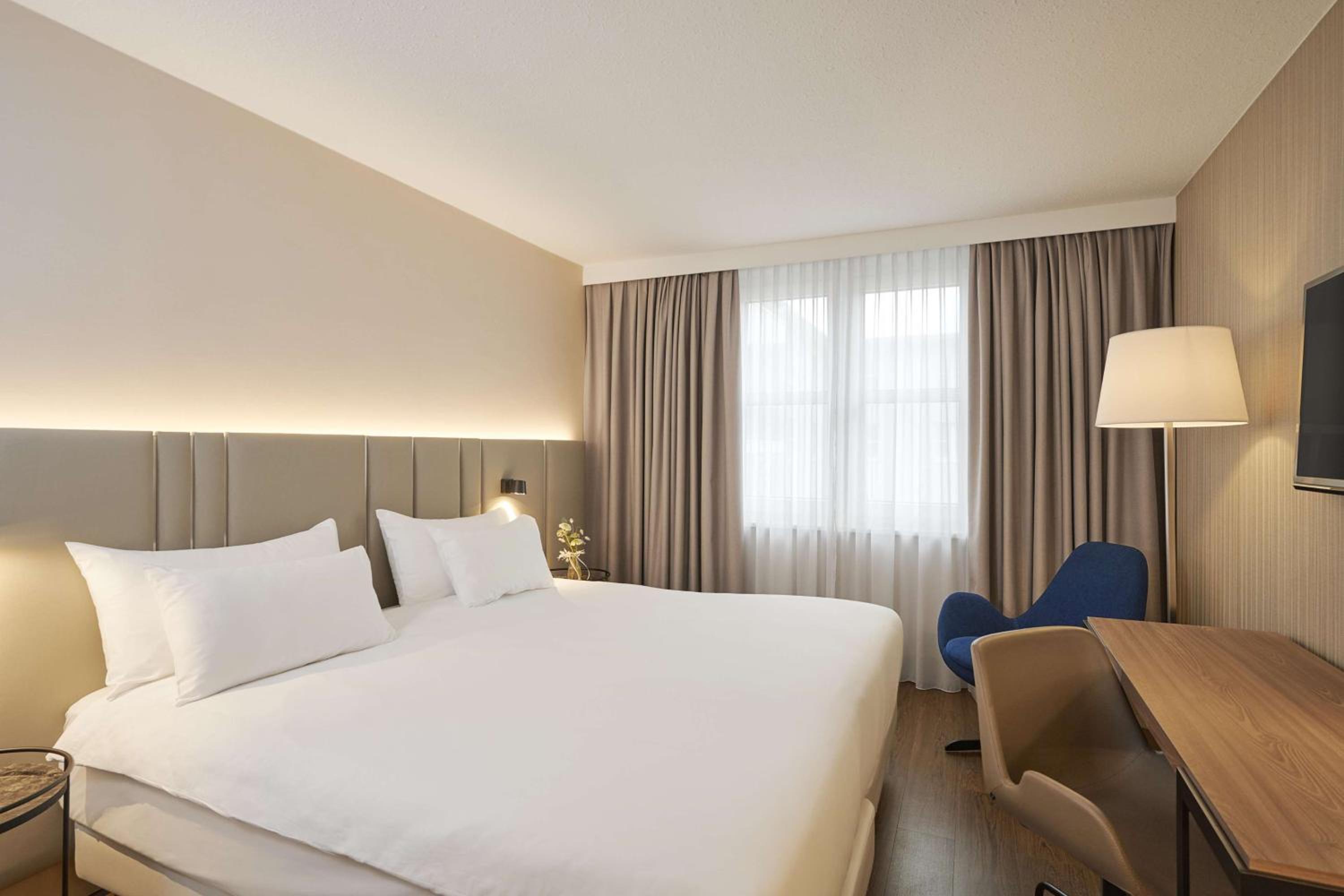Standard Double or Twin Room with View - Photo 13