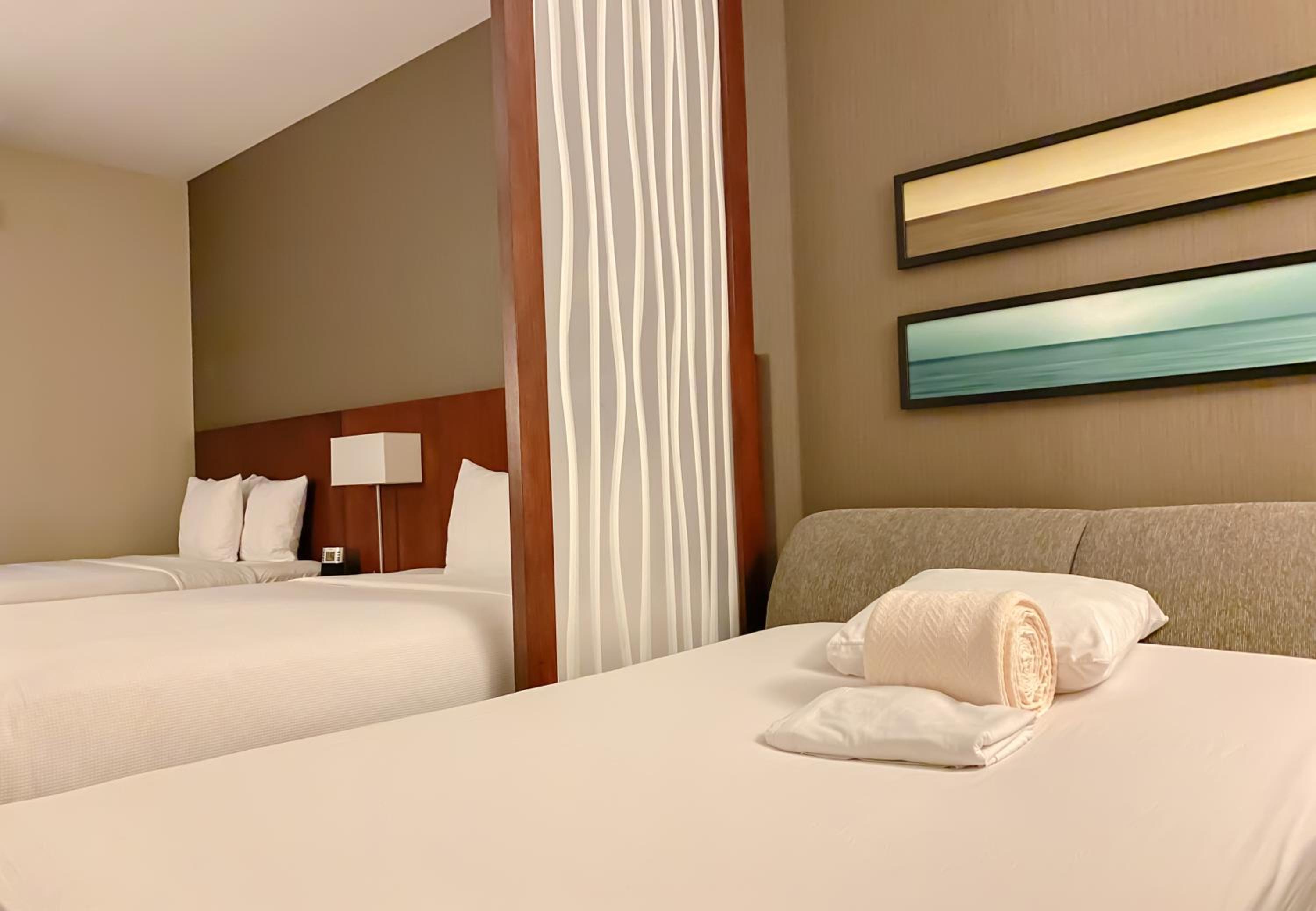 Queen Room with Two Queen Beds and Sofa Bed - Photo 10