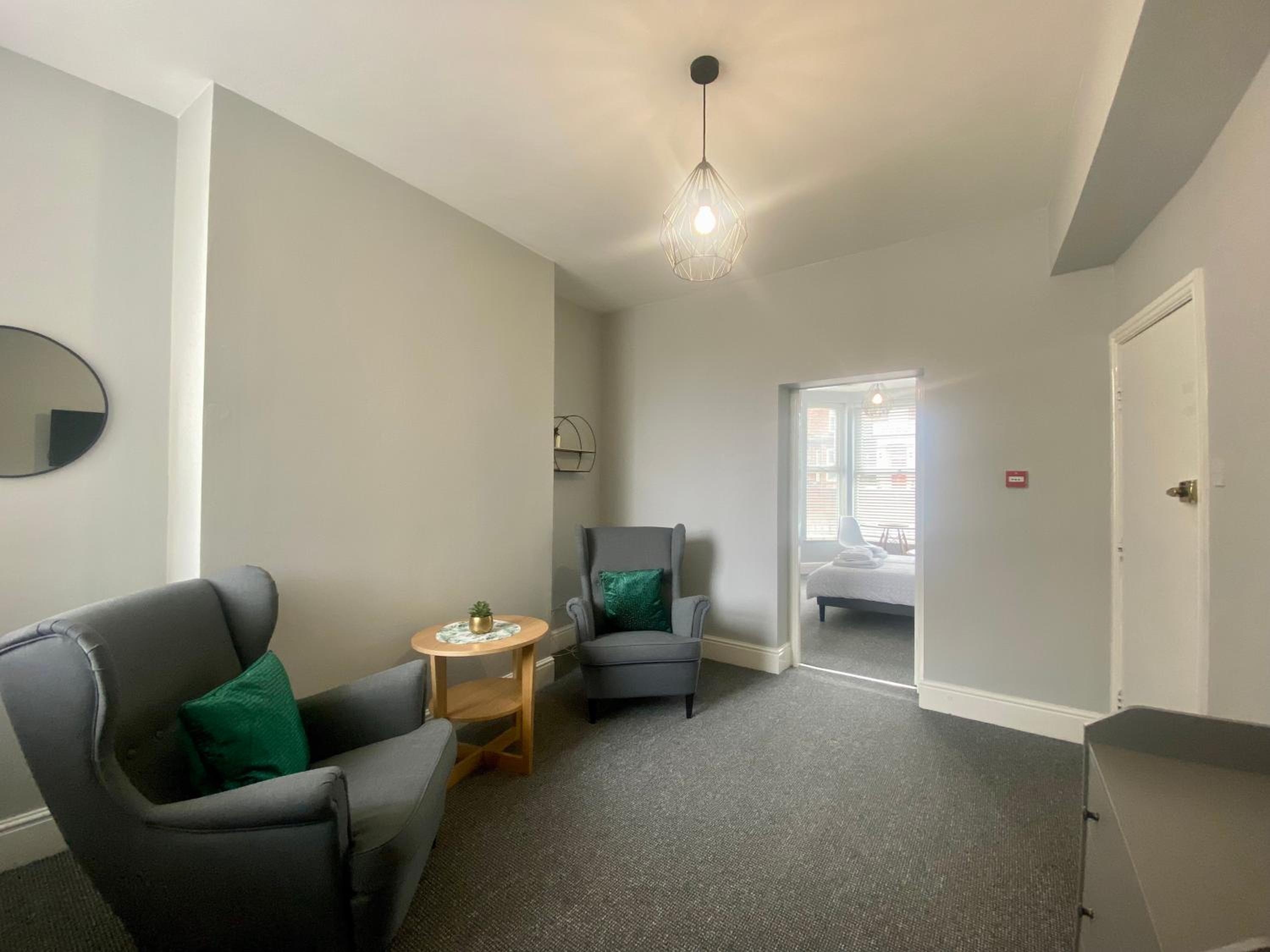 Apartment - Ground Floor - Photo 2