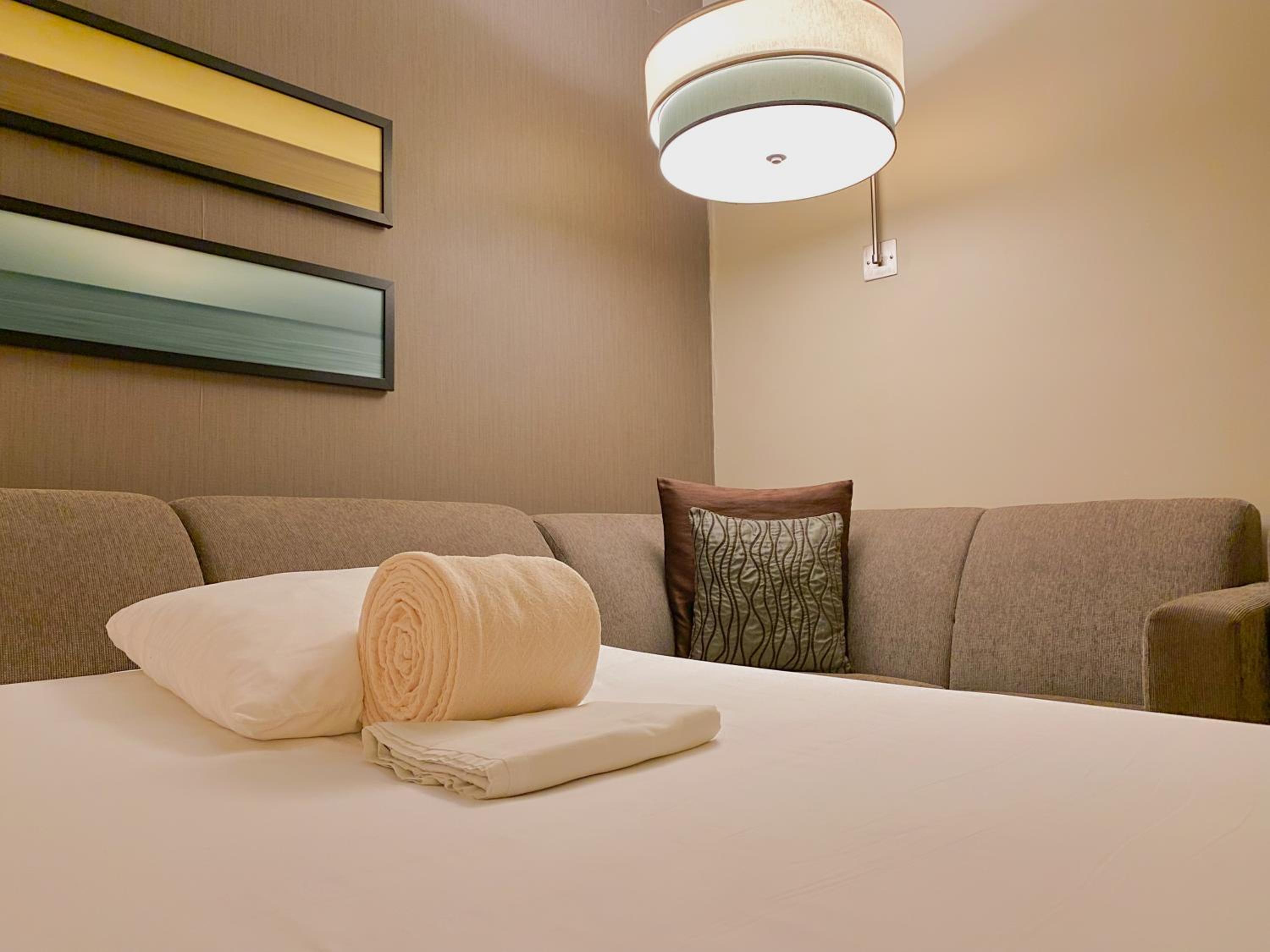 King Room with Sofa Bed - Photo 2