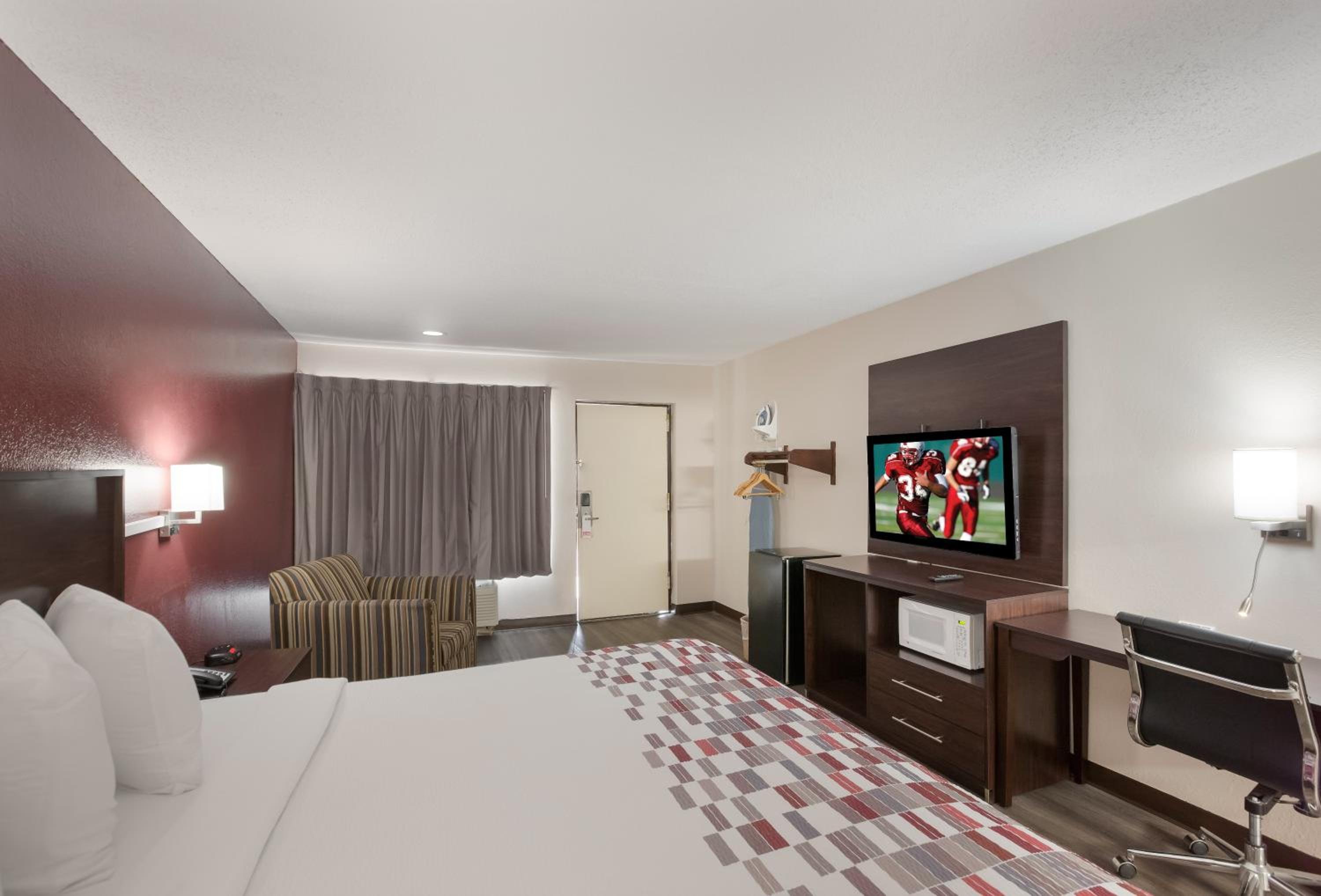 Red Roof Inn Dillon, SC, Photo 5