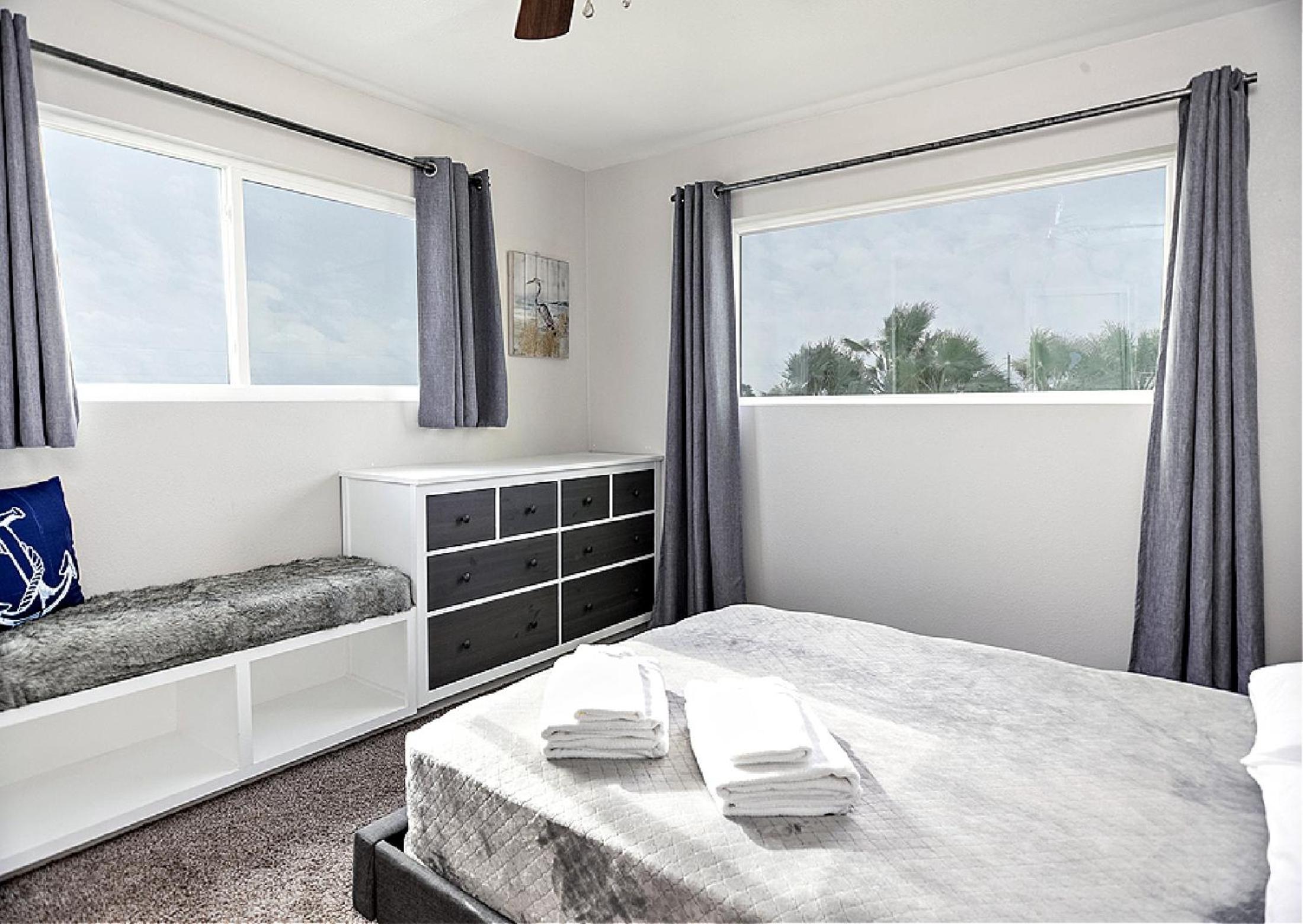 Three-Bedroom House photo 3