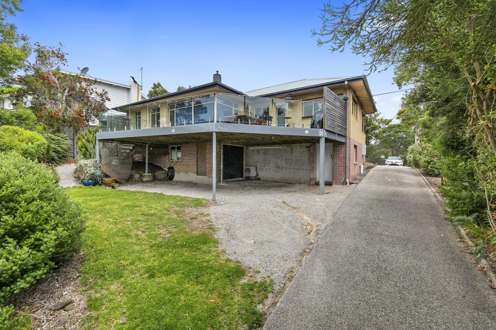 Three-Bedroom House photo 2