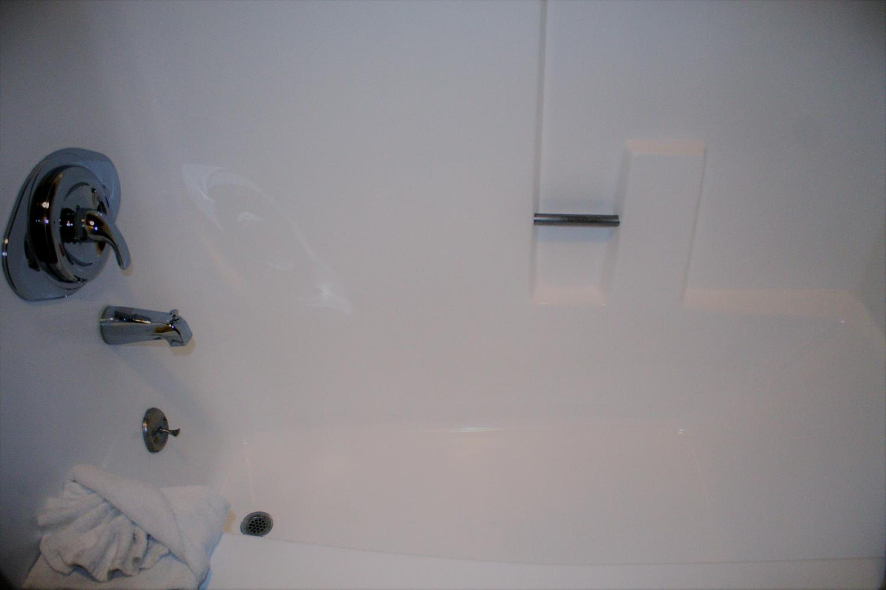 Standard Queen Room - Photo 8