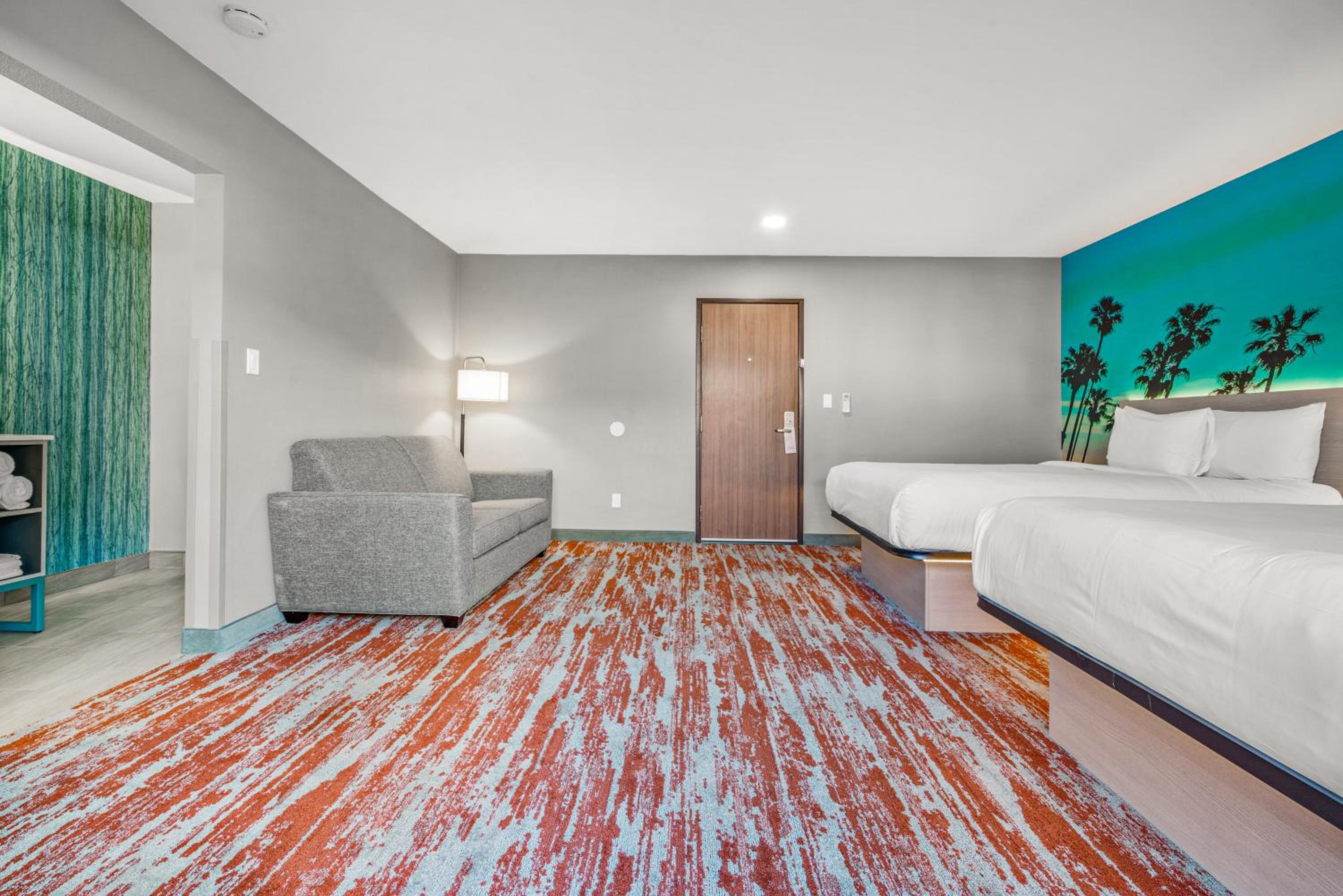 Double Queen Suite - Photo 6