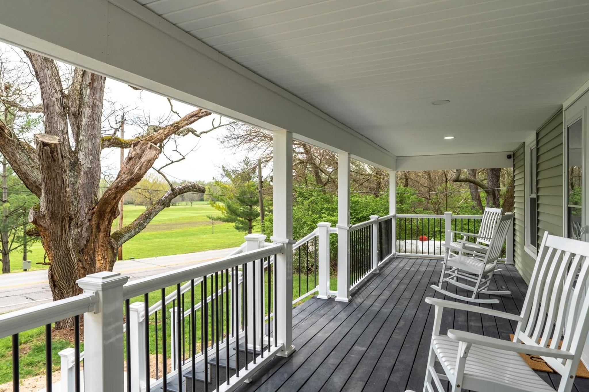 Three-Bedroom House - Photo 3