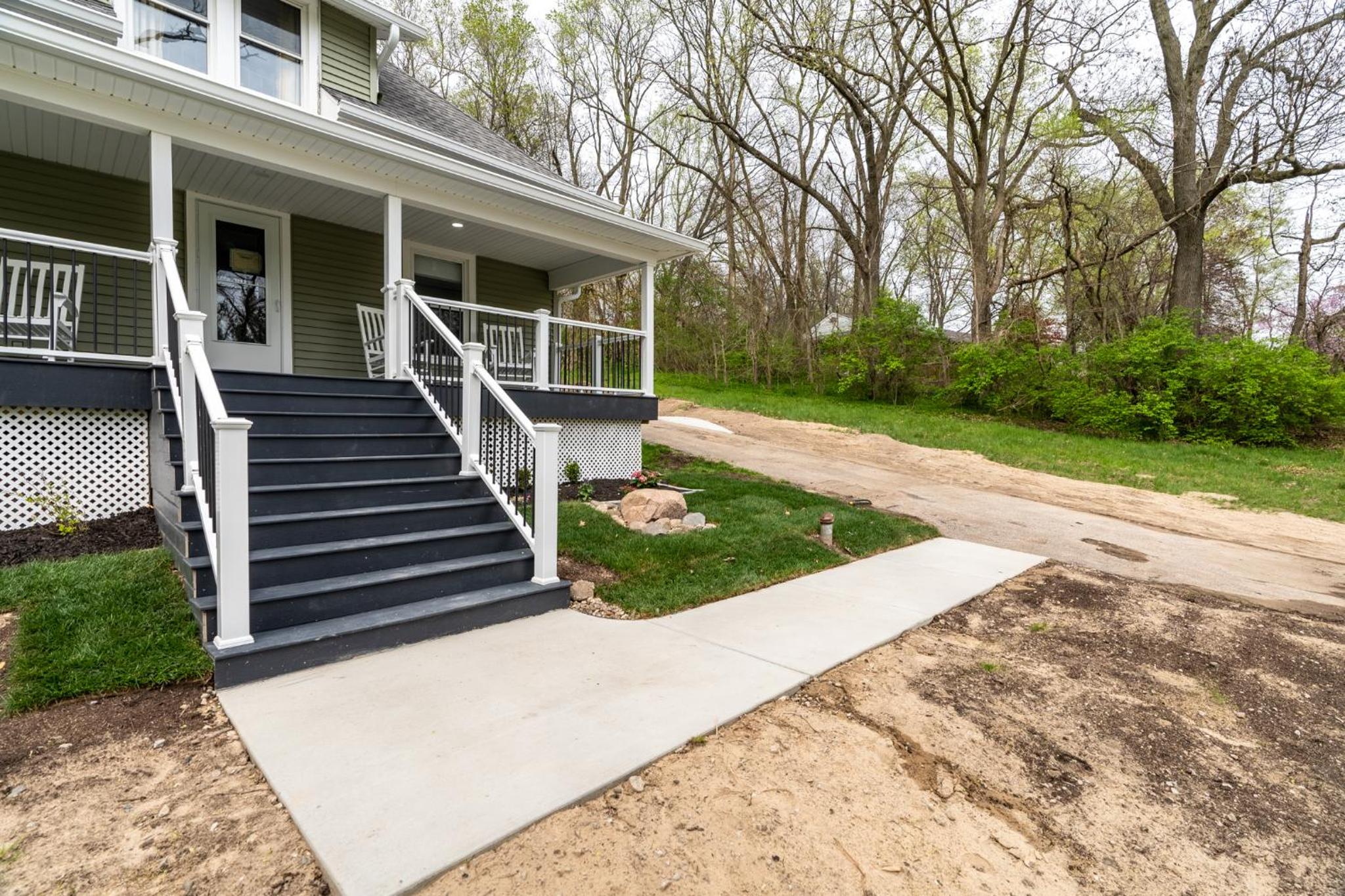 Three-Bedroom House - Photo 11