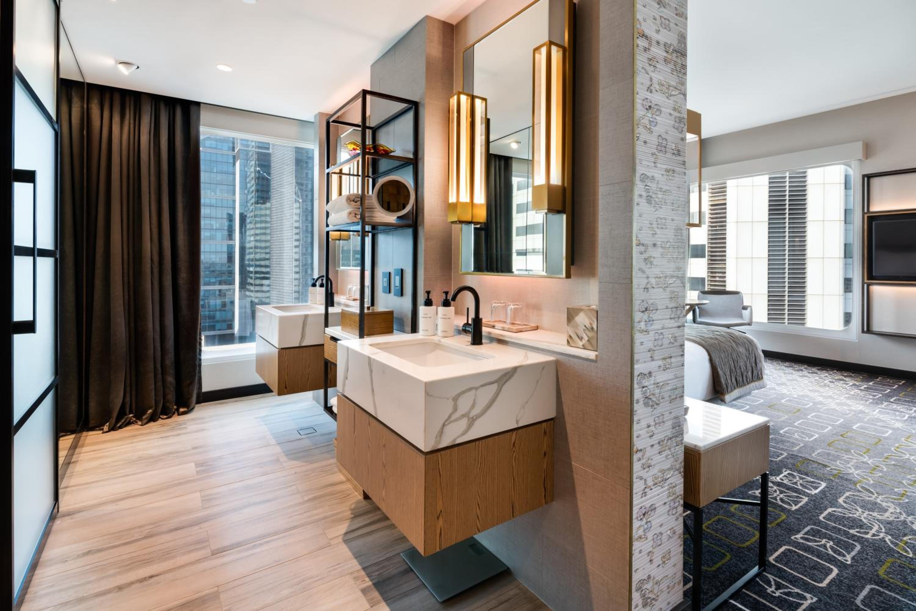 Junior Suite with Club Lounge Access thumbnail 5