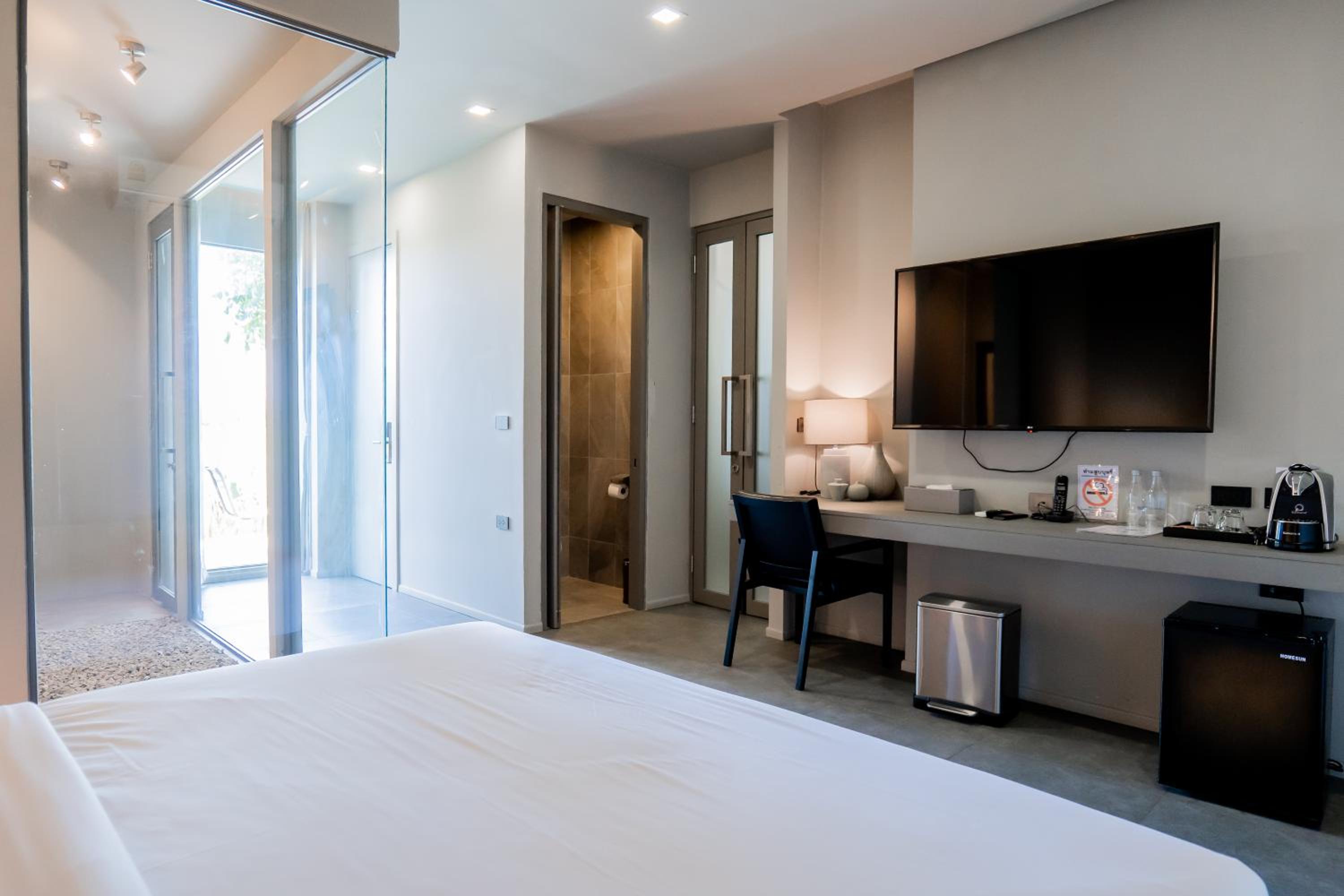 Deluxe Room With Private Pool - Photo 10