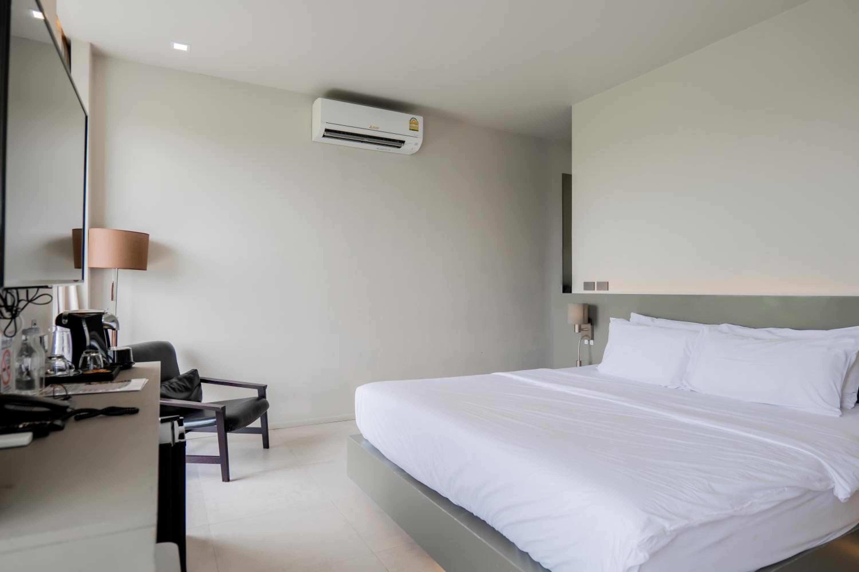 Deluxe Room - Photo 10