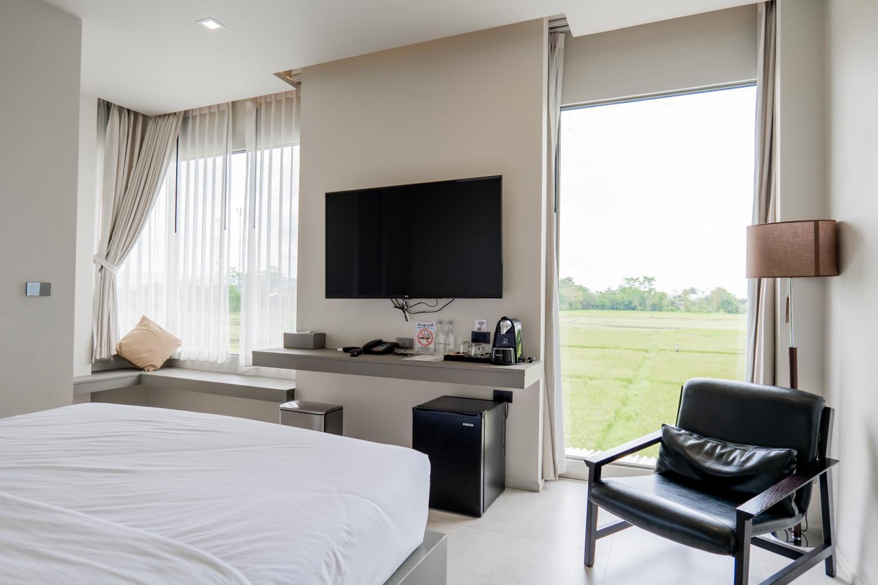 Deluxe Room - Photo 9
