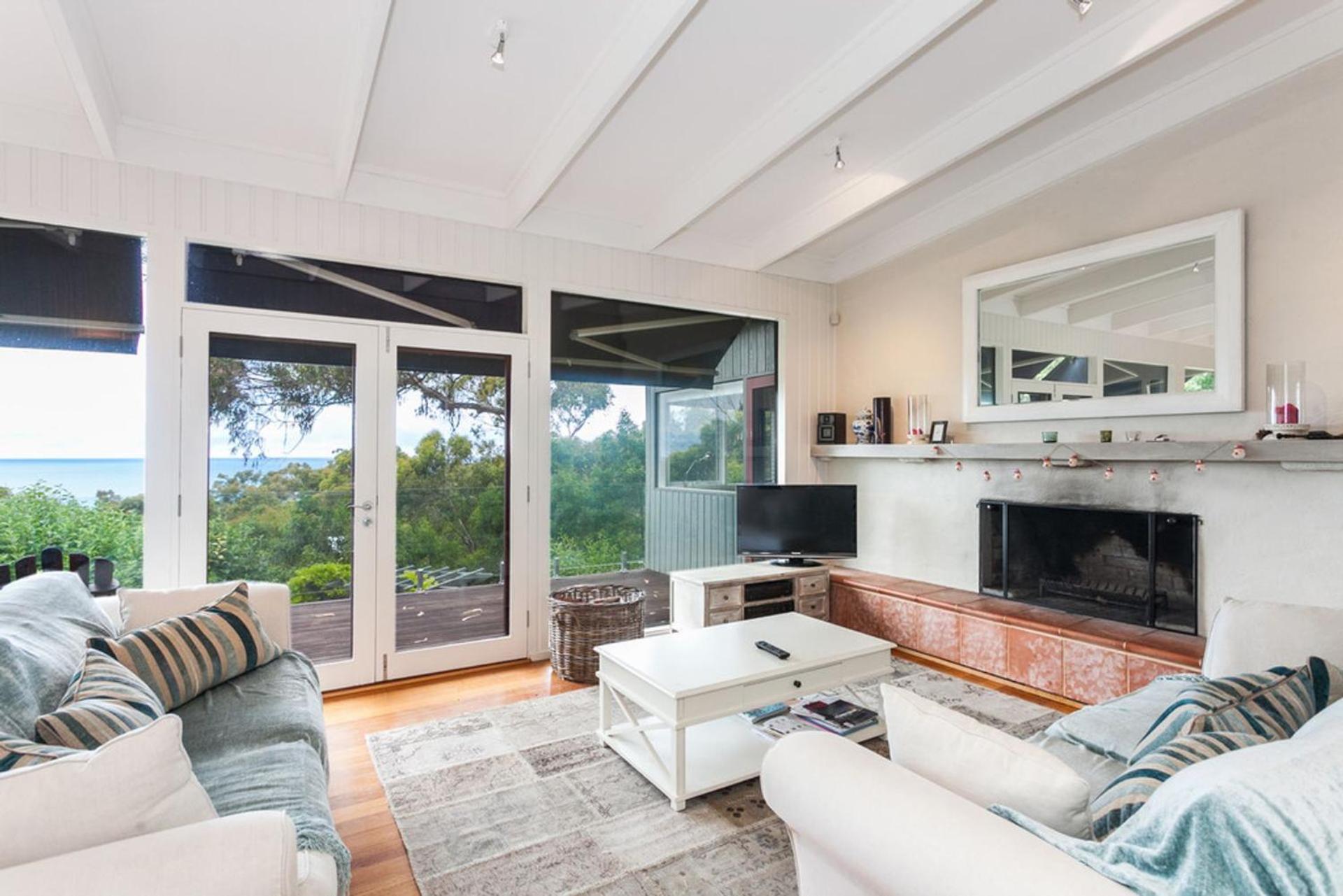 Five-Bedroom House photo 1