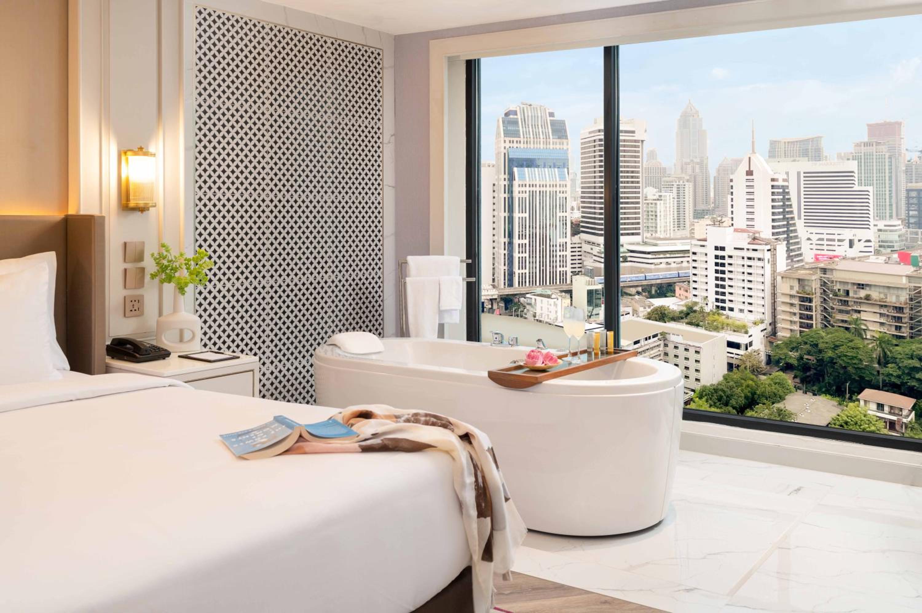 Jacuzzi Corner with Club Lounge Access photo 1