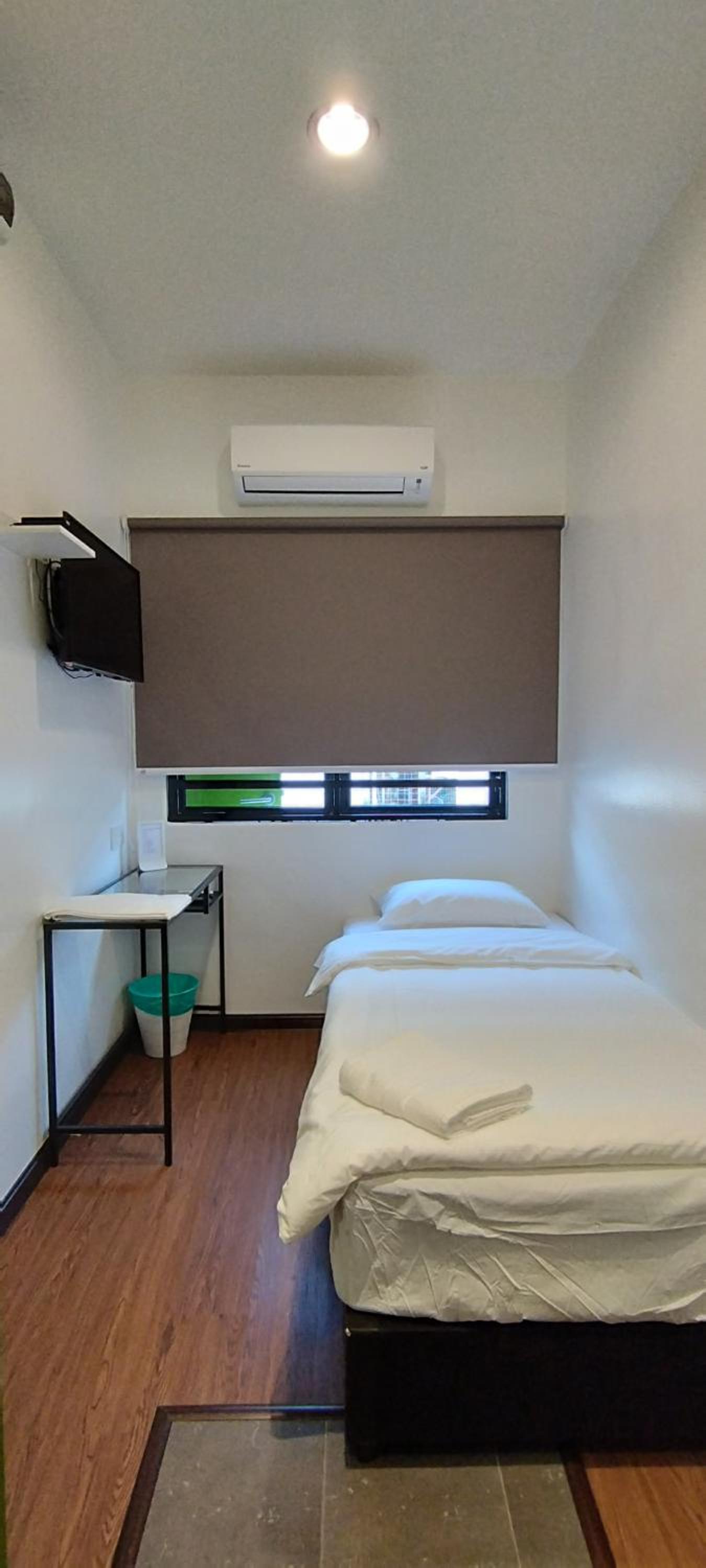 Single Room with Bathroom - Photo 5