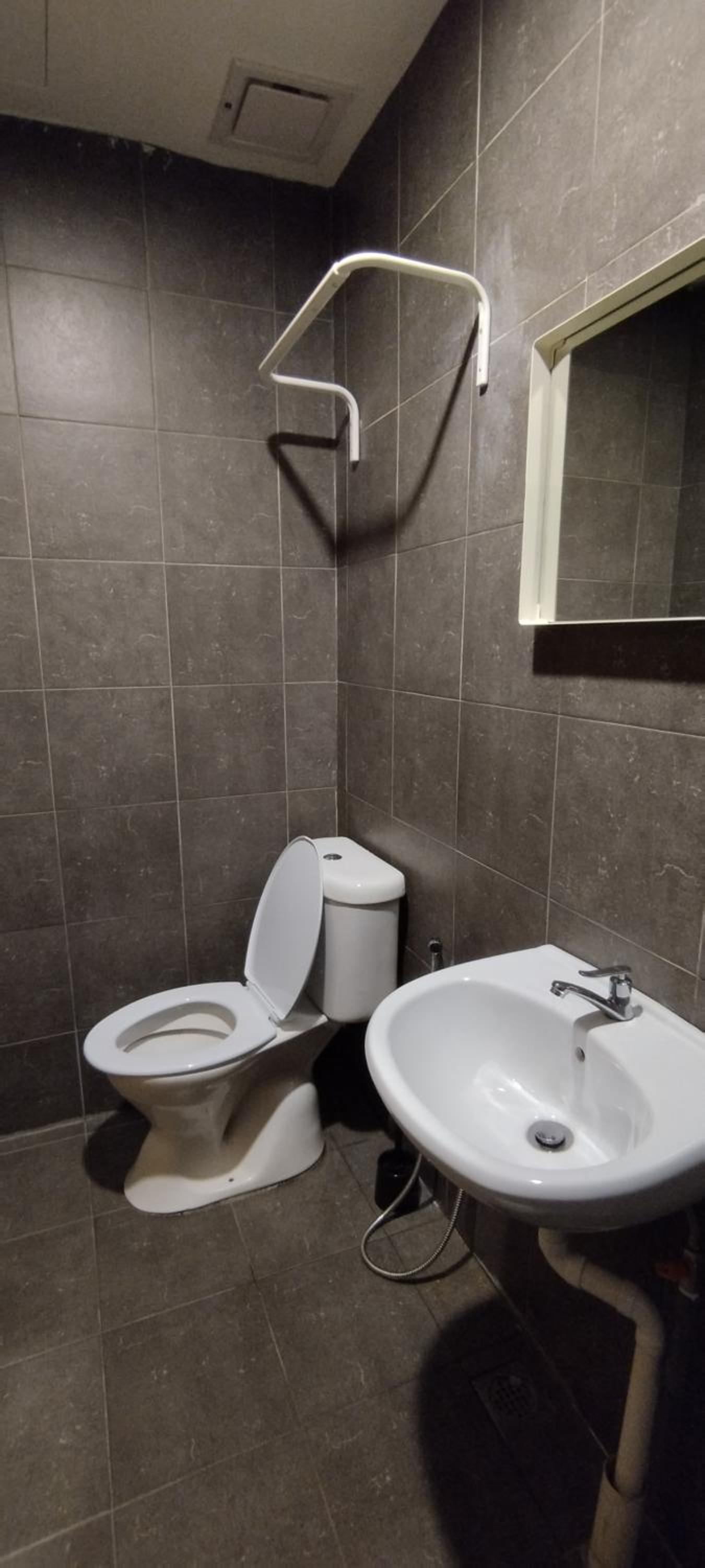 Single Room with Bathroom - Photo 3