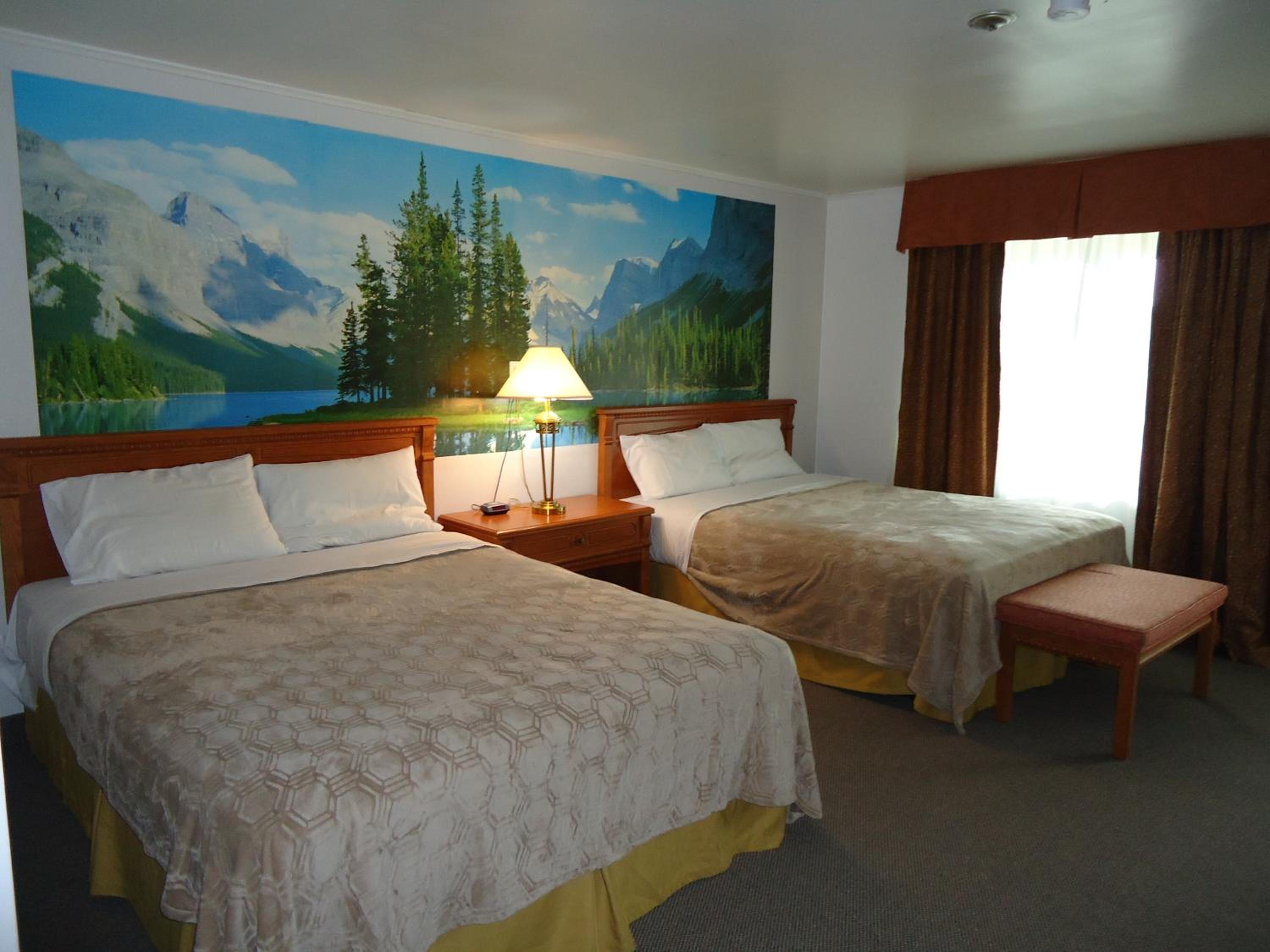 Queen Room with Two Queen Beds - Non-Smoking photo 1