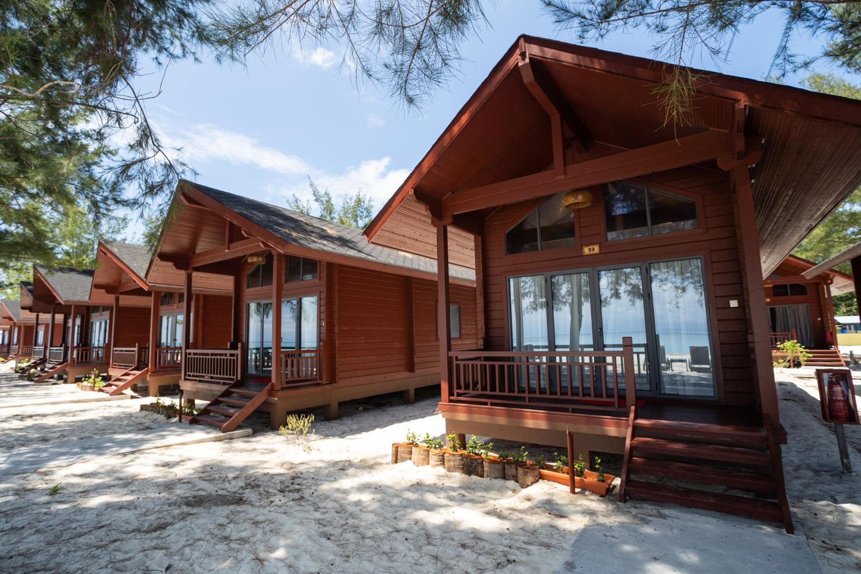 SEA TRANSFER INCLUDED - Premium Chalet King