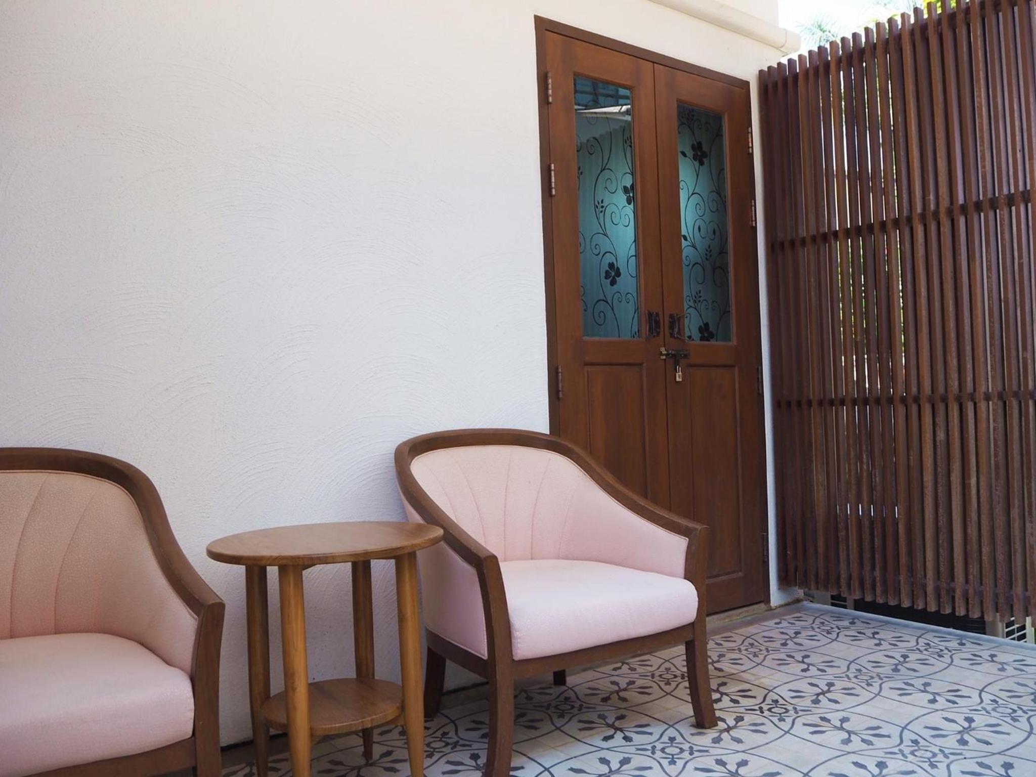 Double Room with Private Bathroom - Photo 8