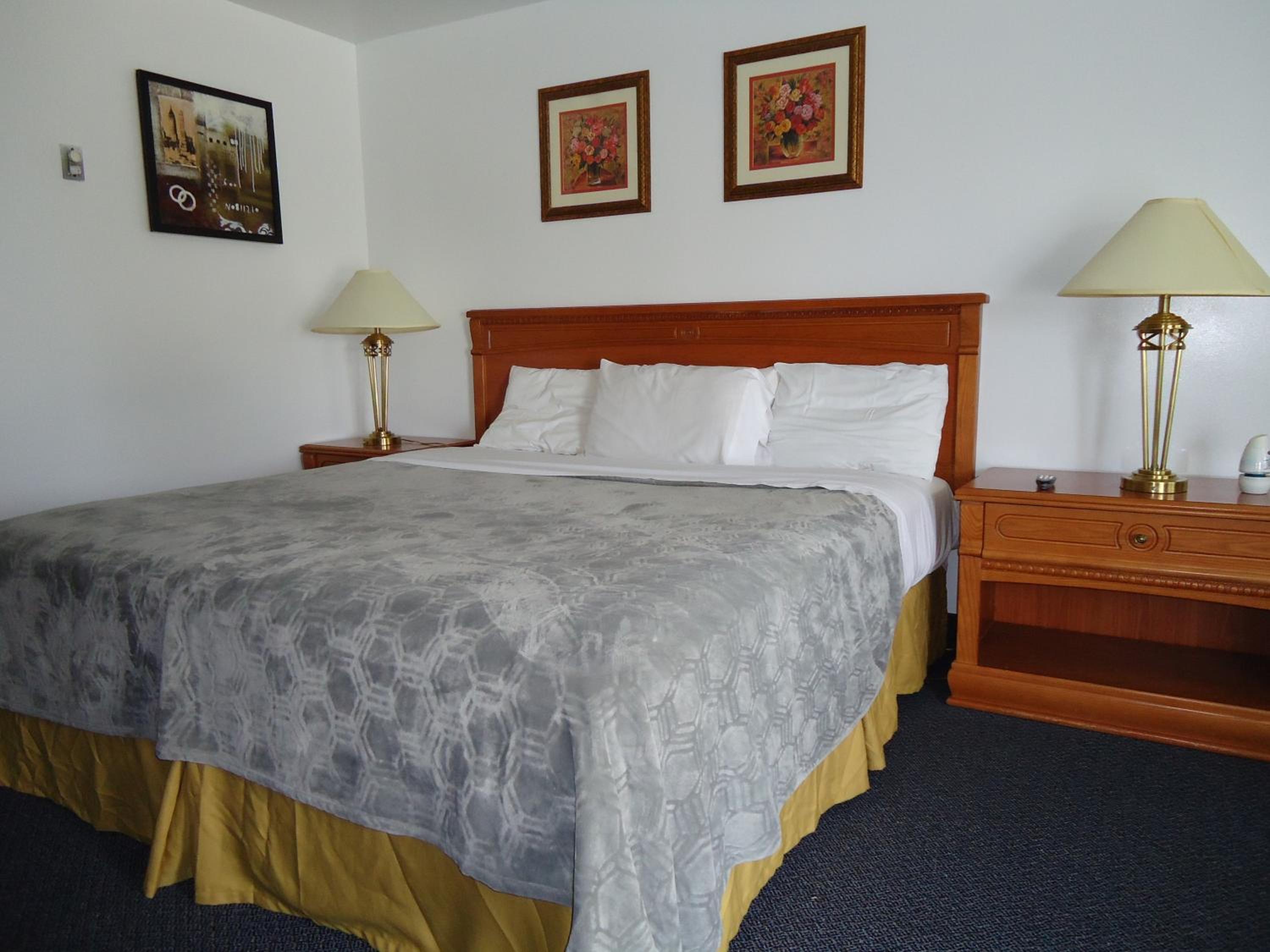 King Room - Non-Smoking photo 2