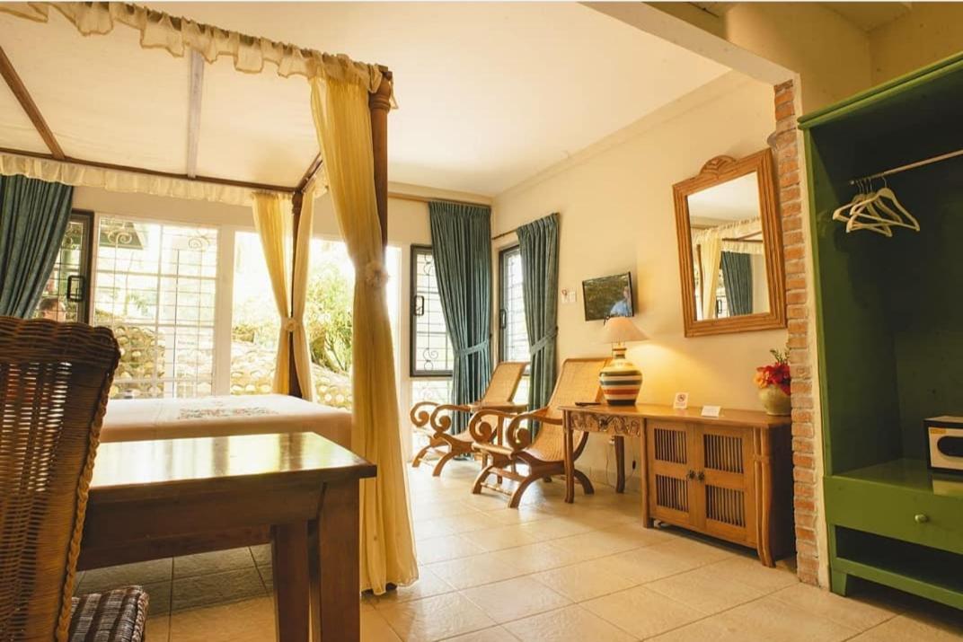 Honeymoon Suite - Photo 21