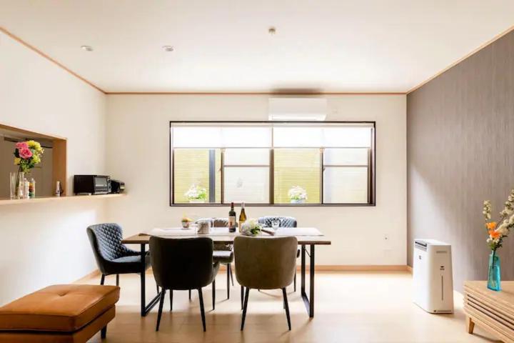 Family Suite with Balcony - Photo 12