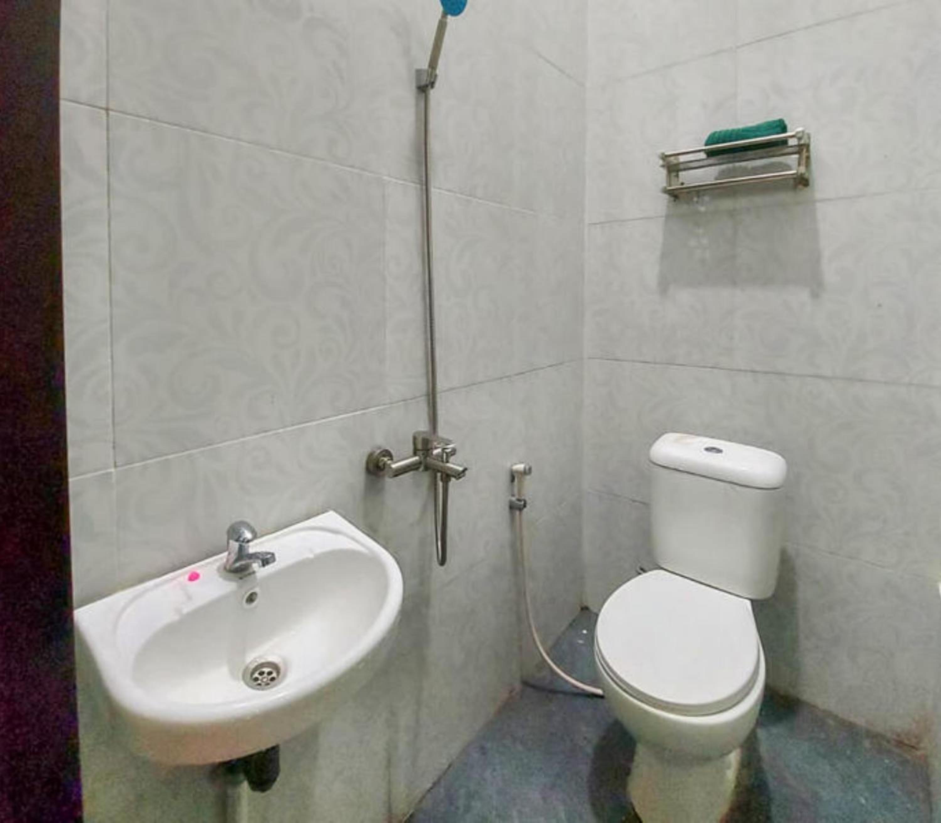 Standard Twin Room - Photo 11