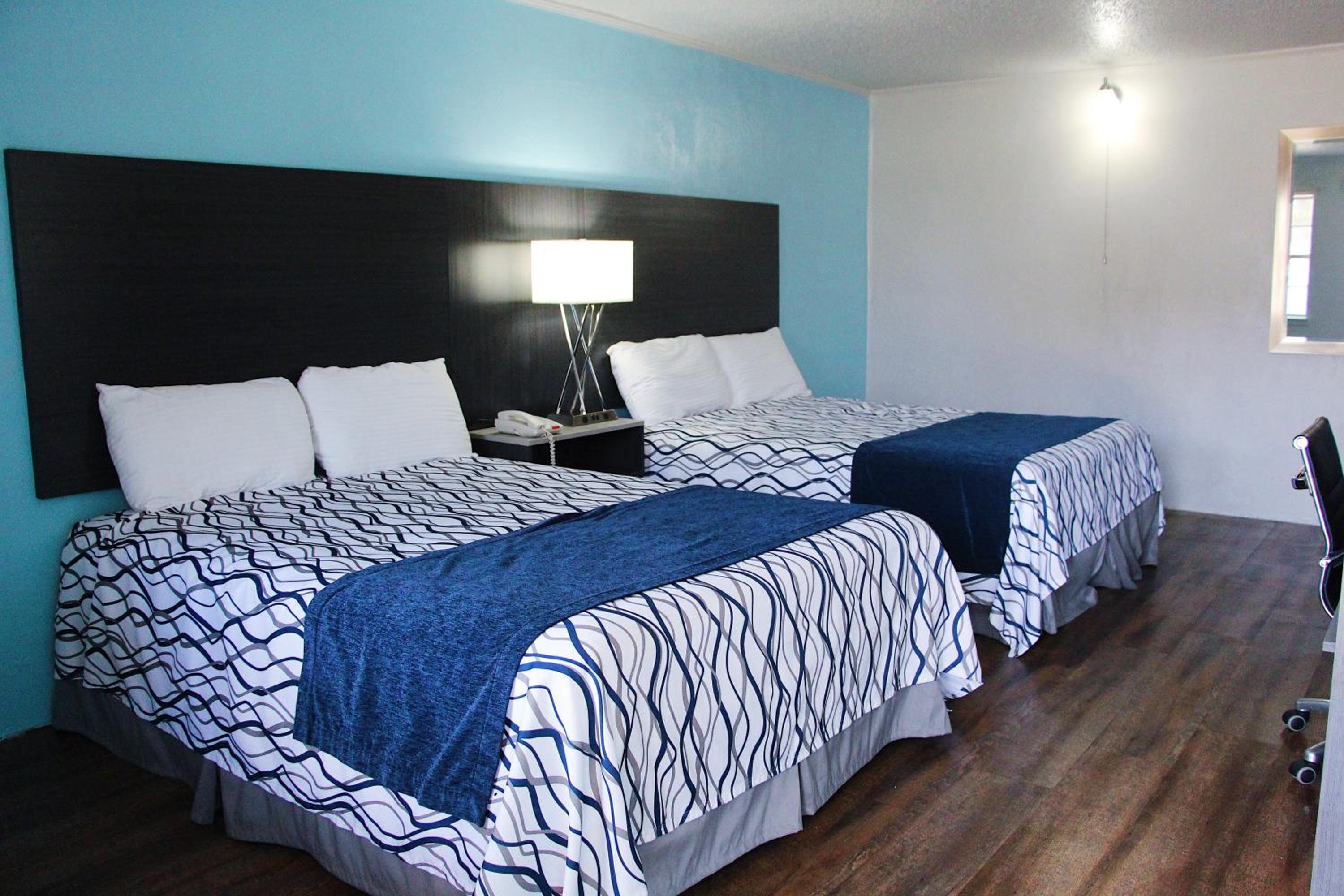 Queen Room with Two Queen Beds - Smoking photo 2