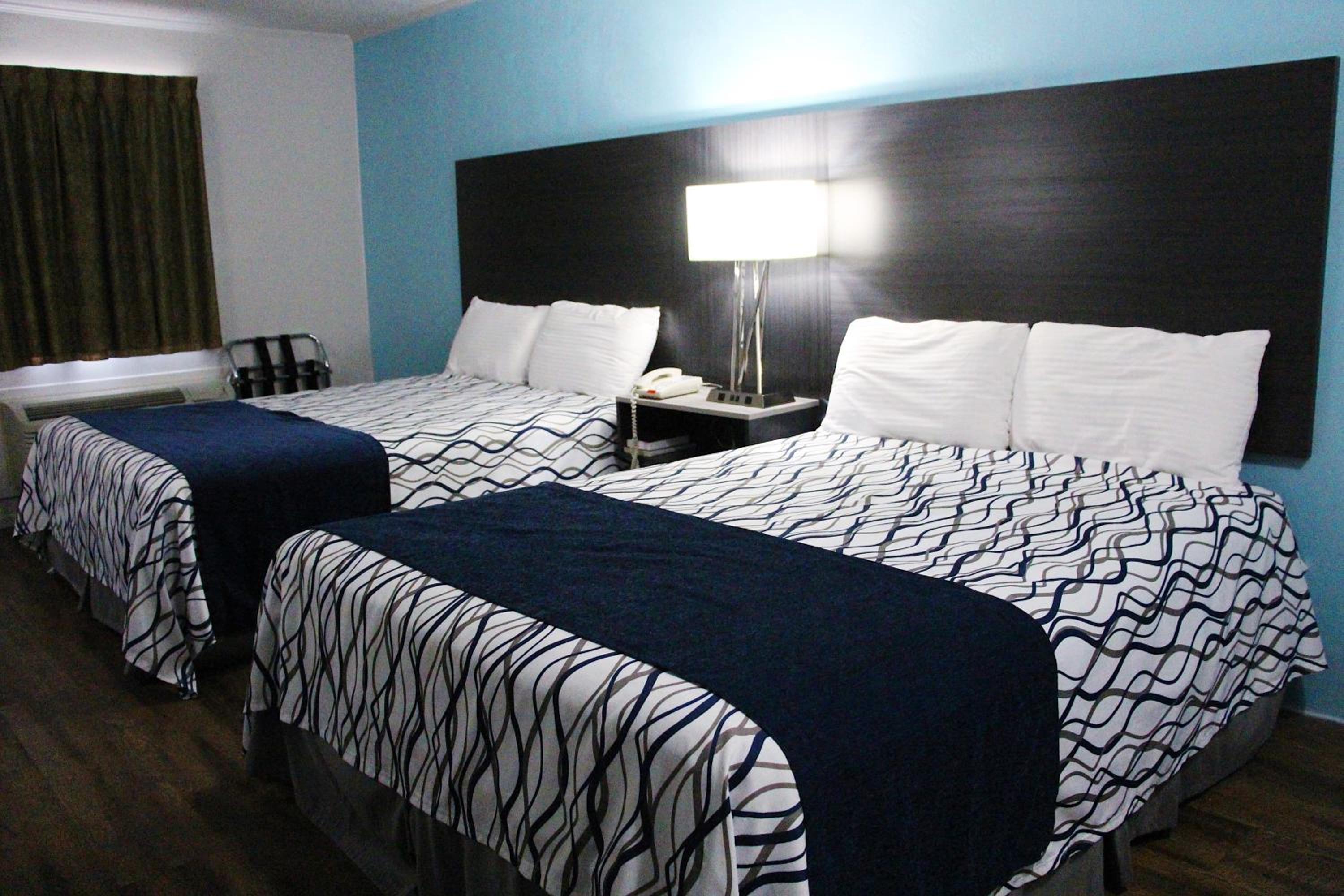 Queen Room with Two Queen Beds - Smoking