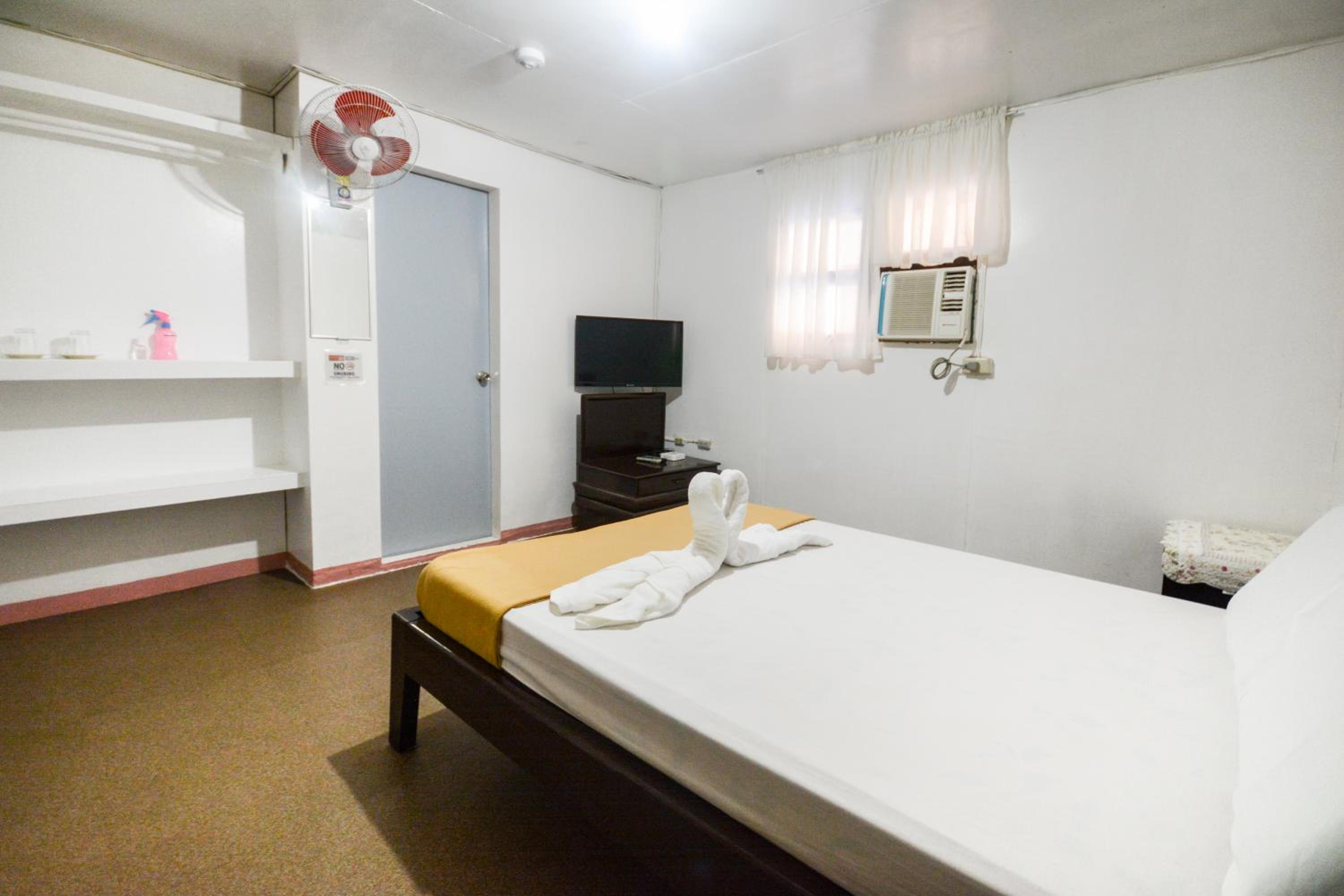 Standard Double Room With AC - Photo 2