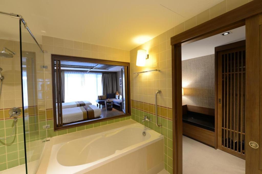 Deluxe Double or Twin Room - Photo 10