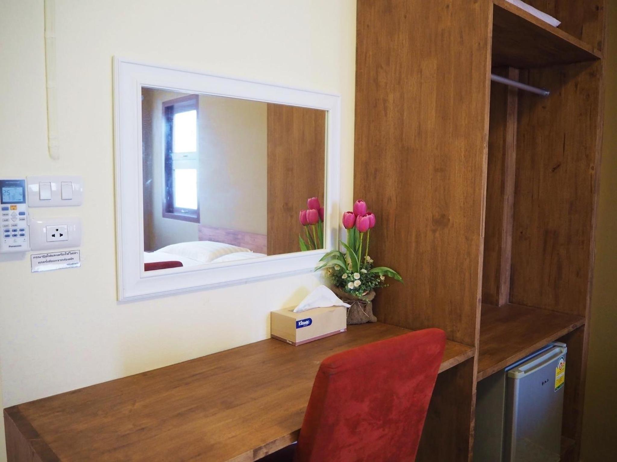 Double Room with Private Bathroom - Photo 10