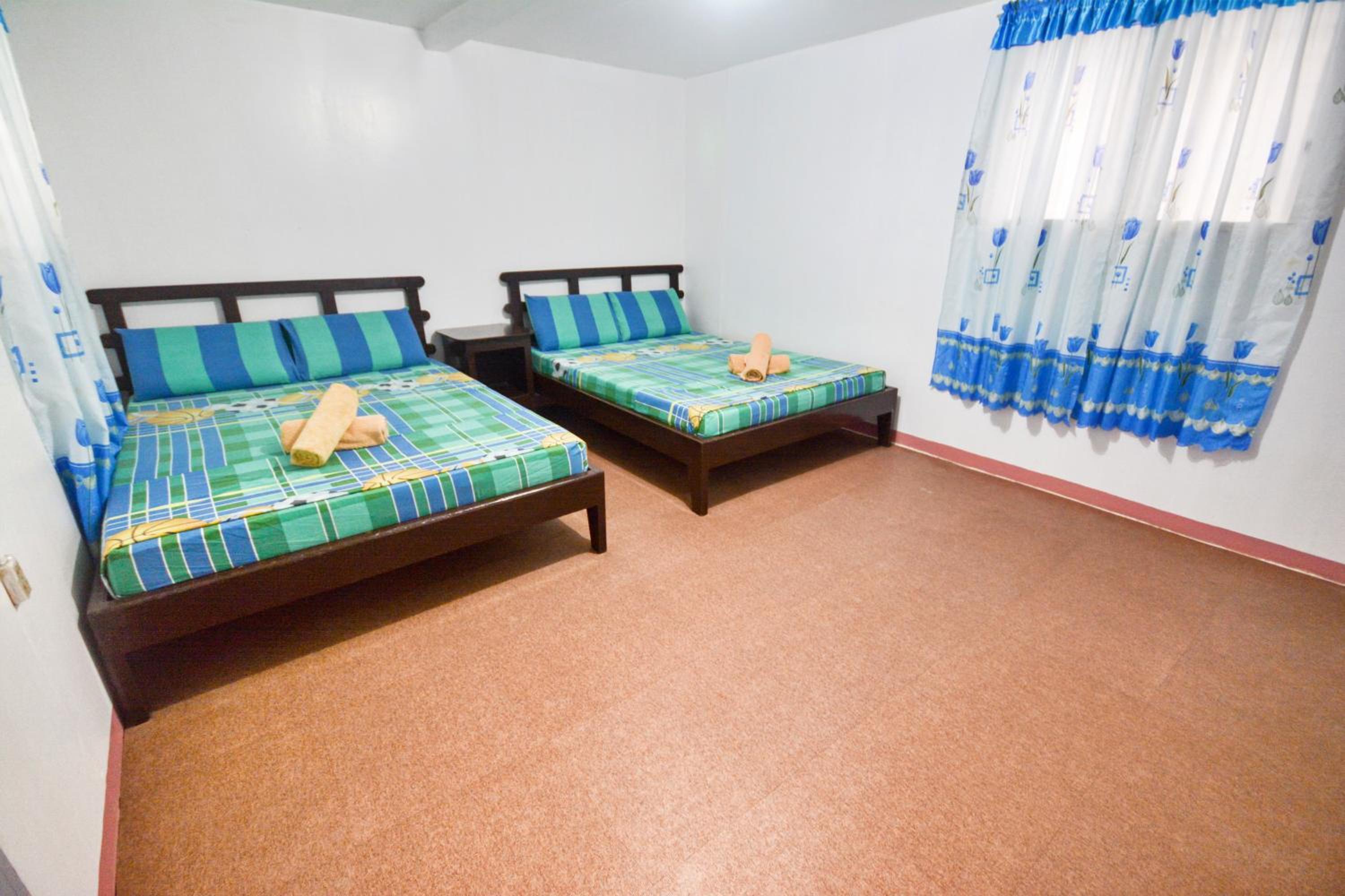 Deluxe Room with Fan (no TV) - Photo 4