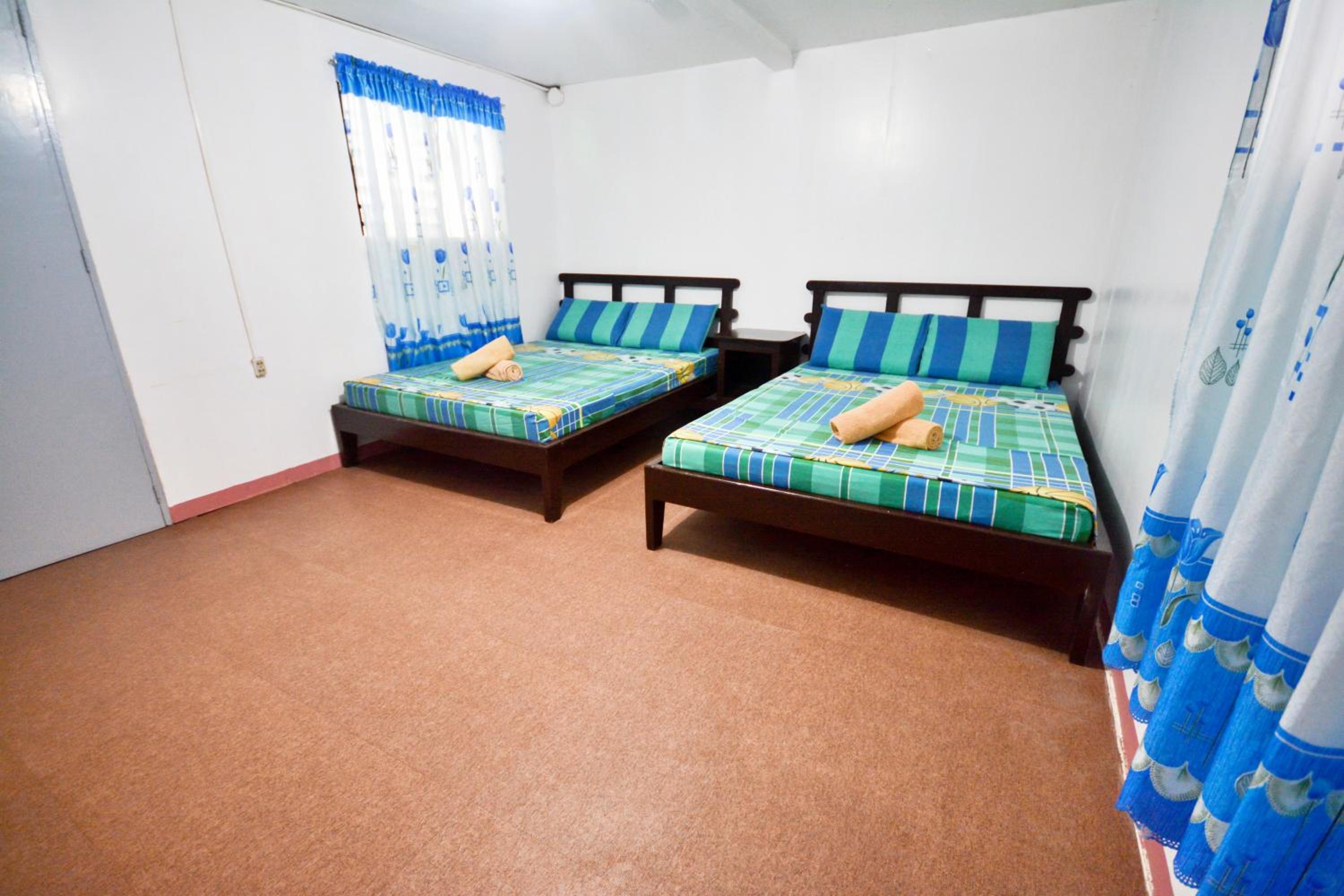 Deluxe Room with Fan (no TV) - Photo 2