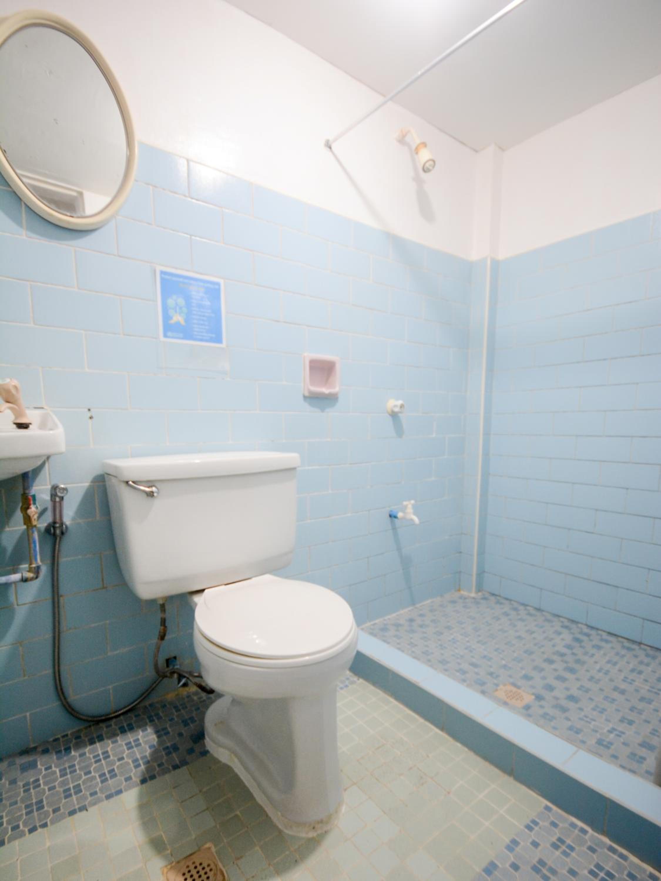 Deluxe Room with Fan (no TV) - Photo 6