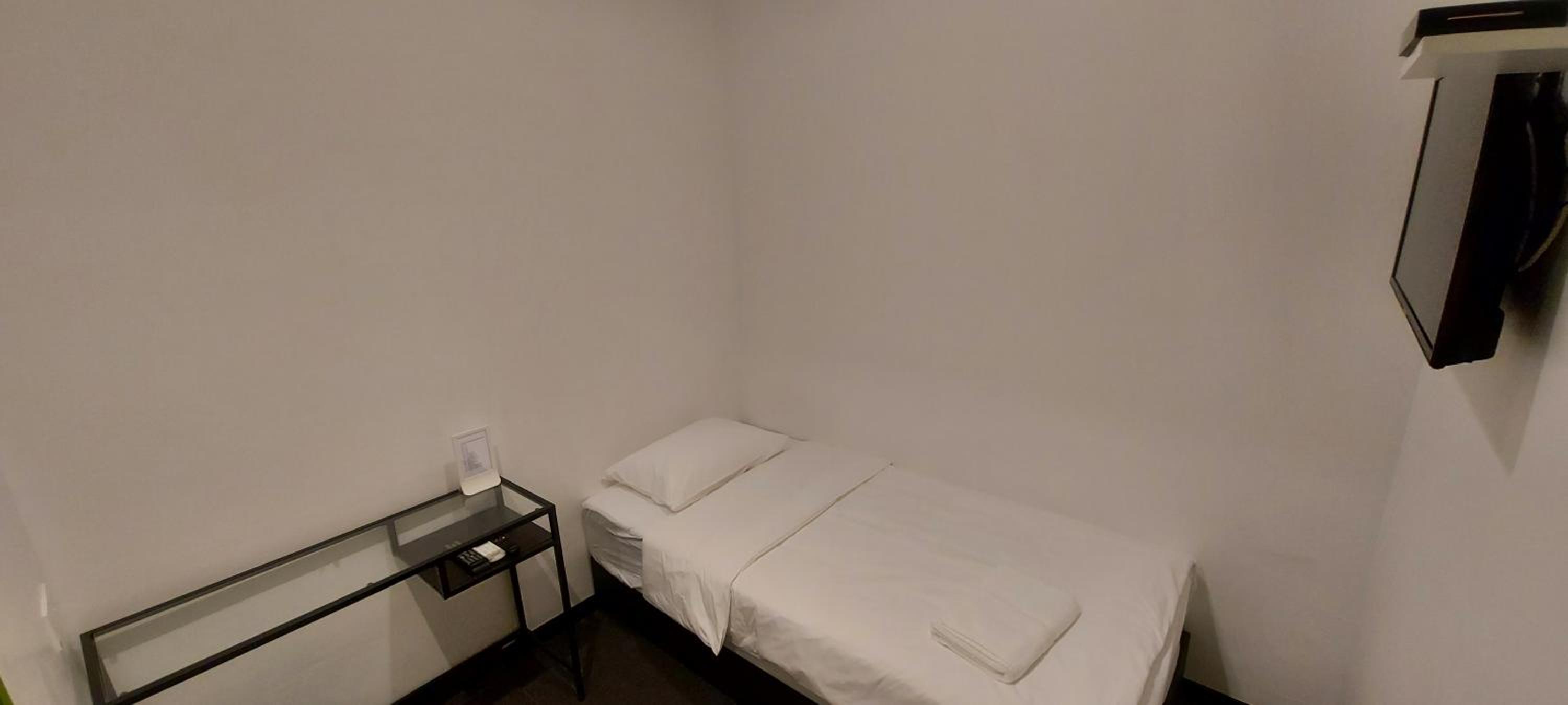 Single Room with Bathroom - Photo 1