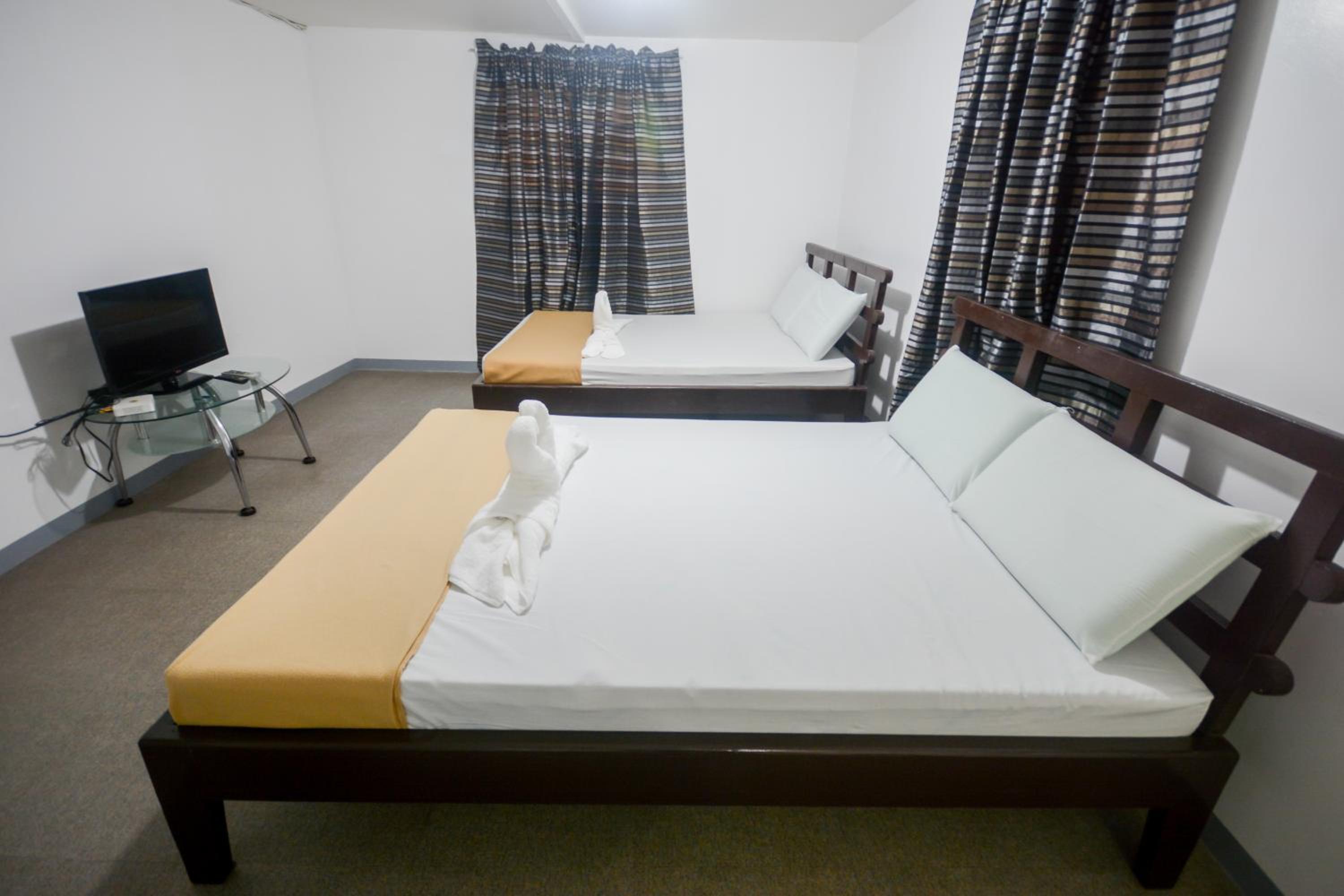 Deluxe Queen Room with AC - Photo 10