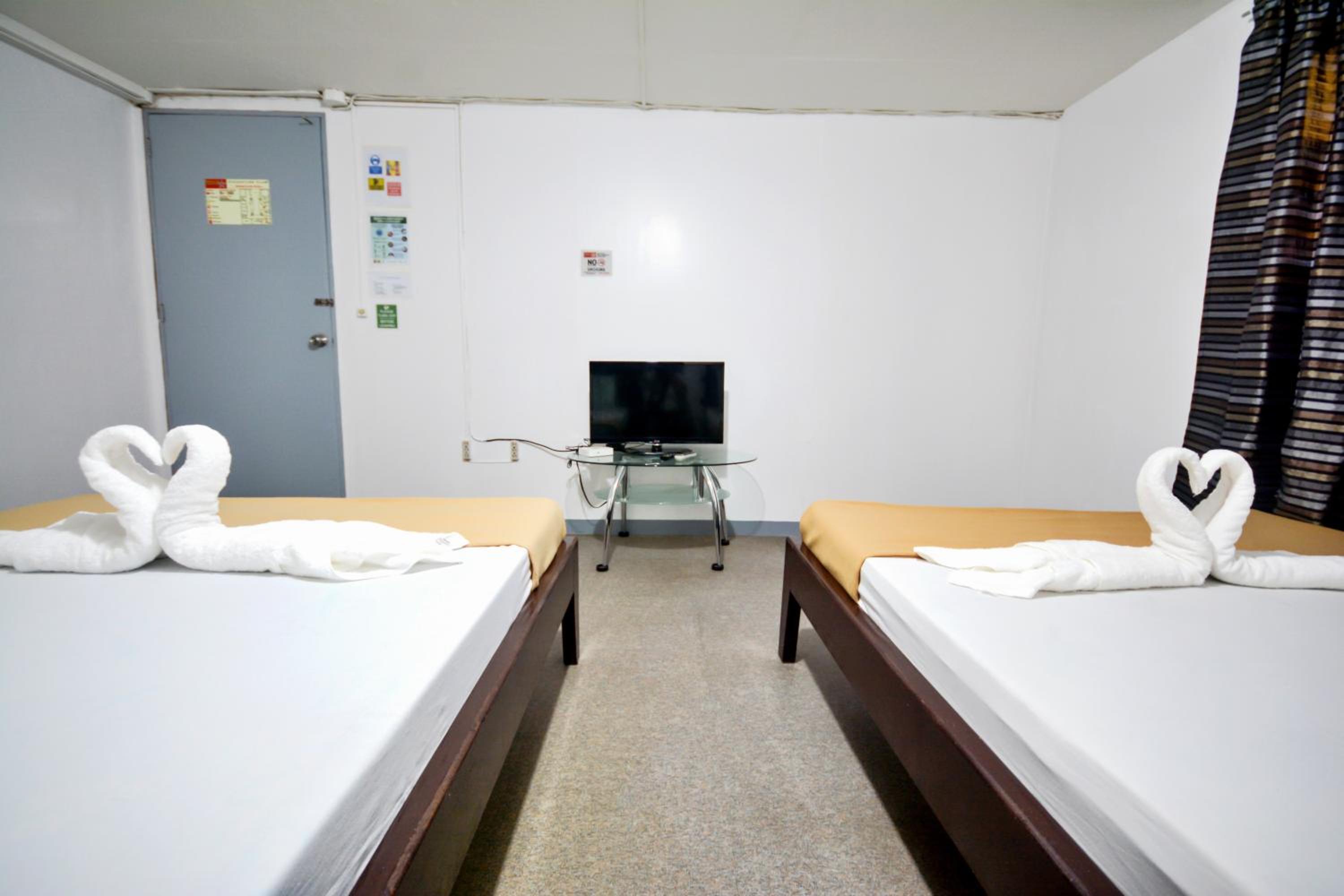 Deluxe Queen Room with AC - Photo 7