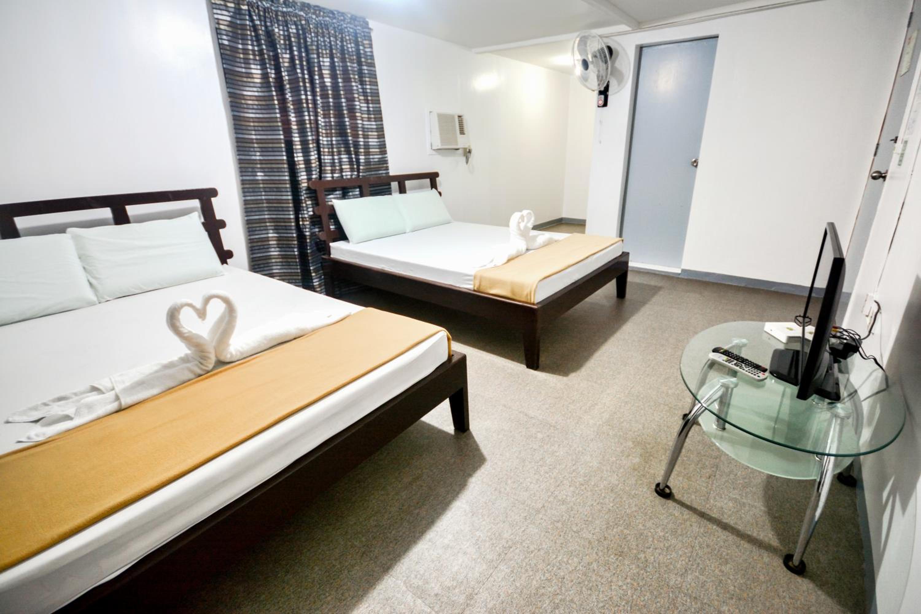 Deluxe Queen Room with AC - Photo 3