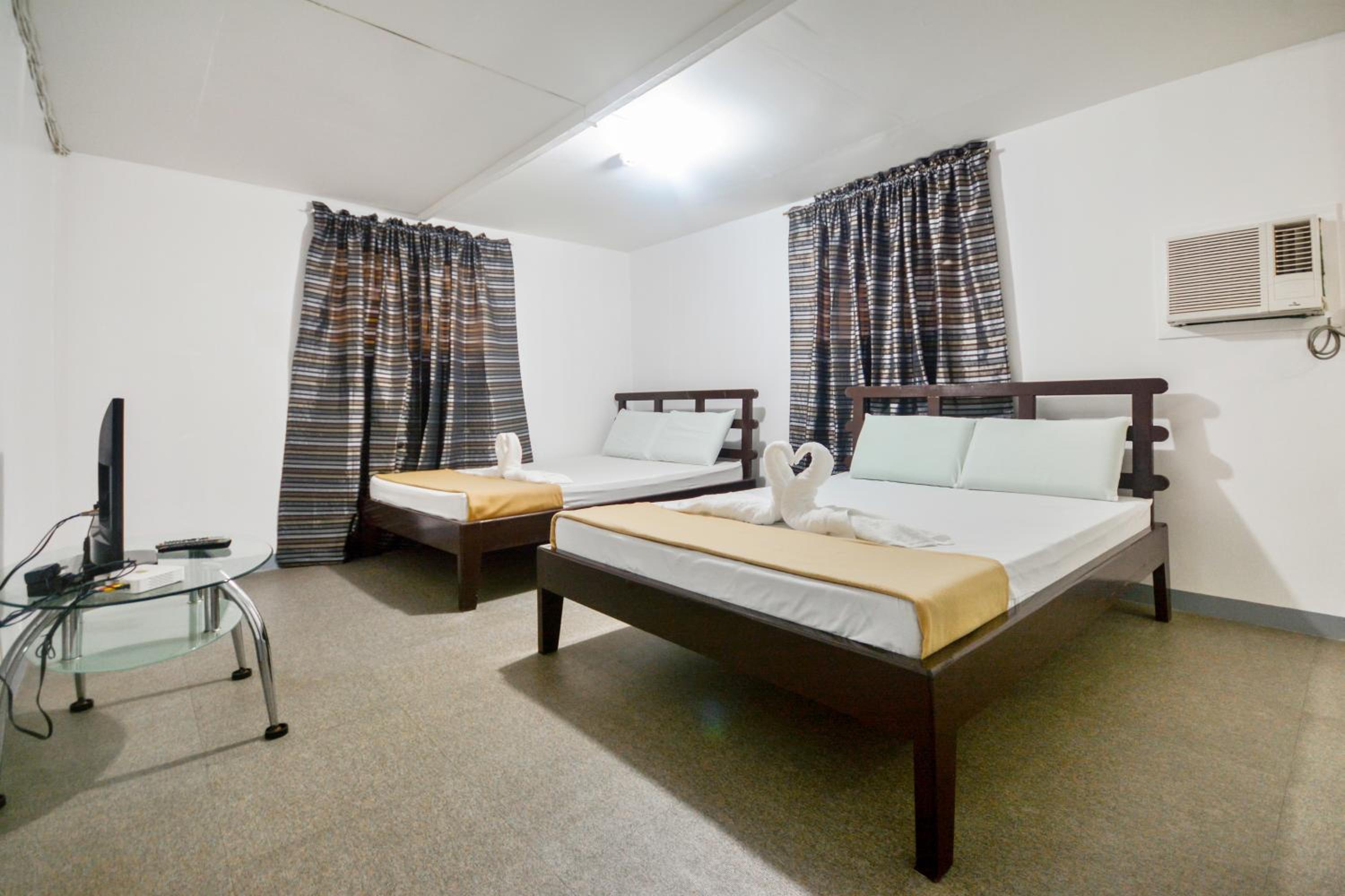Deluxe Queen Room with AC - Photo 11