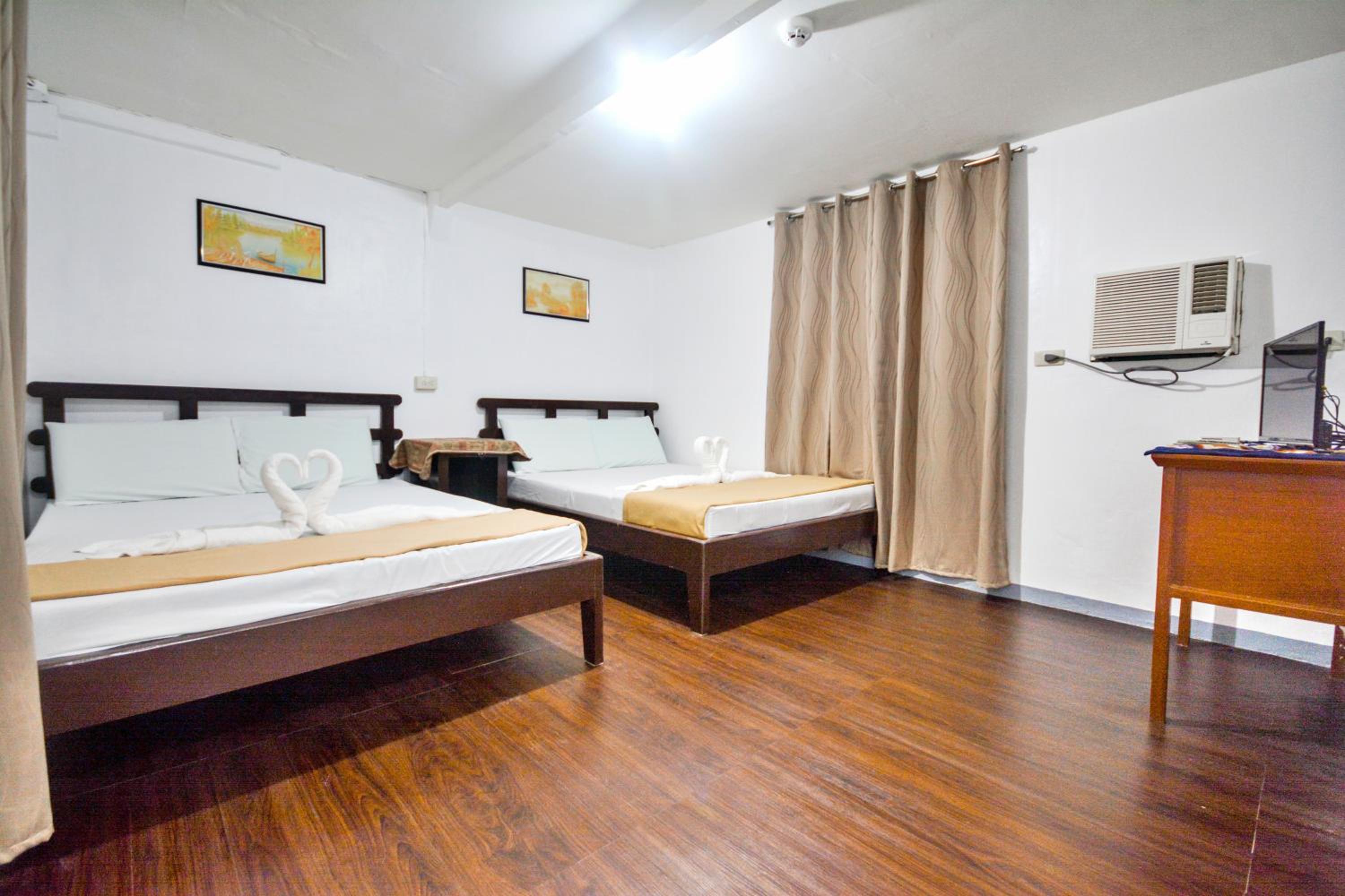 Deluxe Queen Room with AC - Photo 1