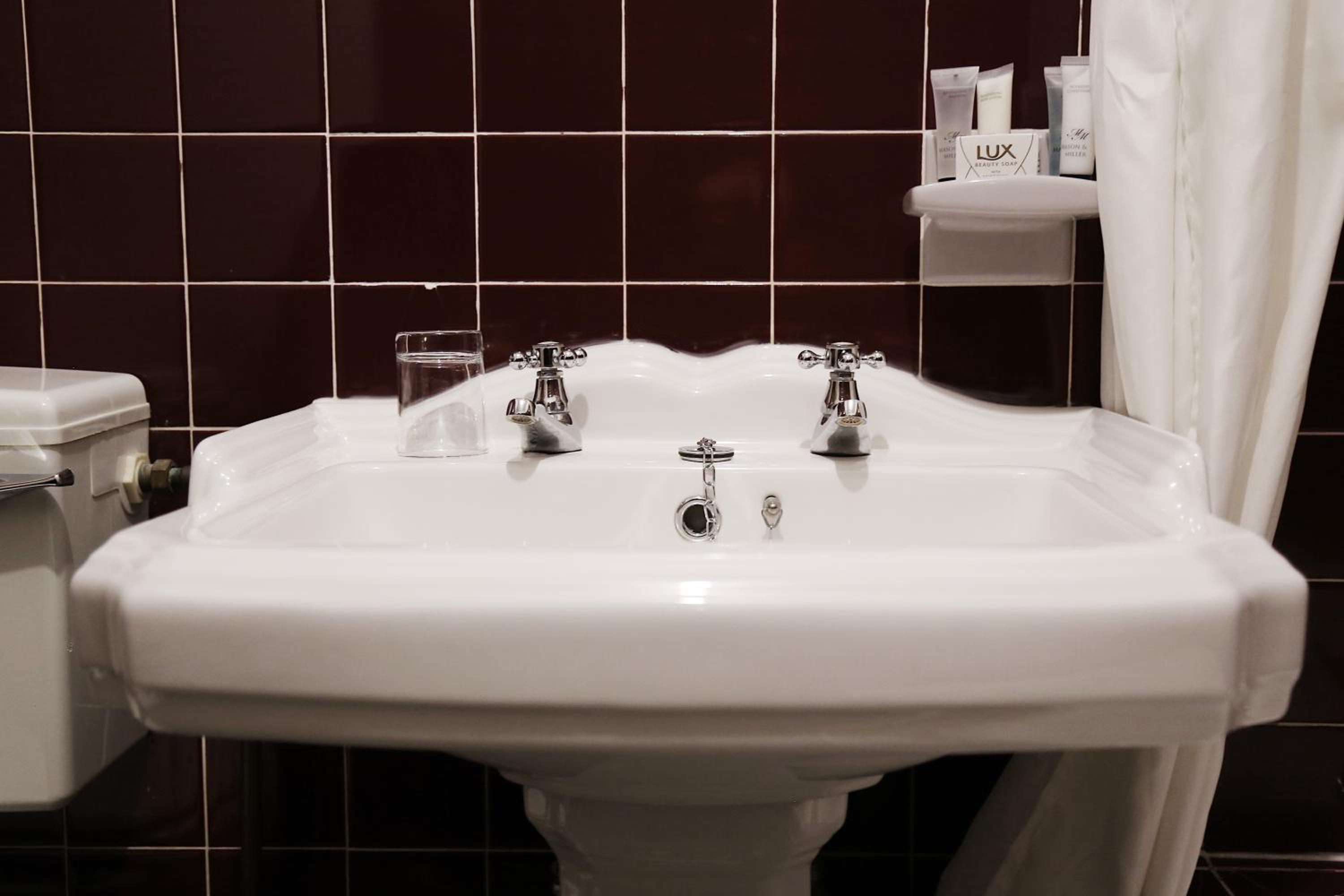 Twin Room with Private Bathroom photo 2