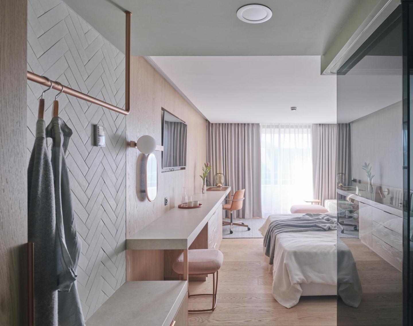 Premier Double Room with Balcony - Photo 2